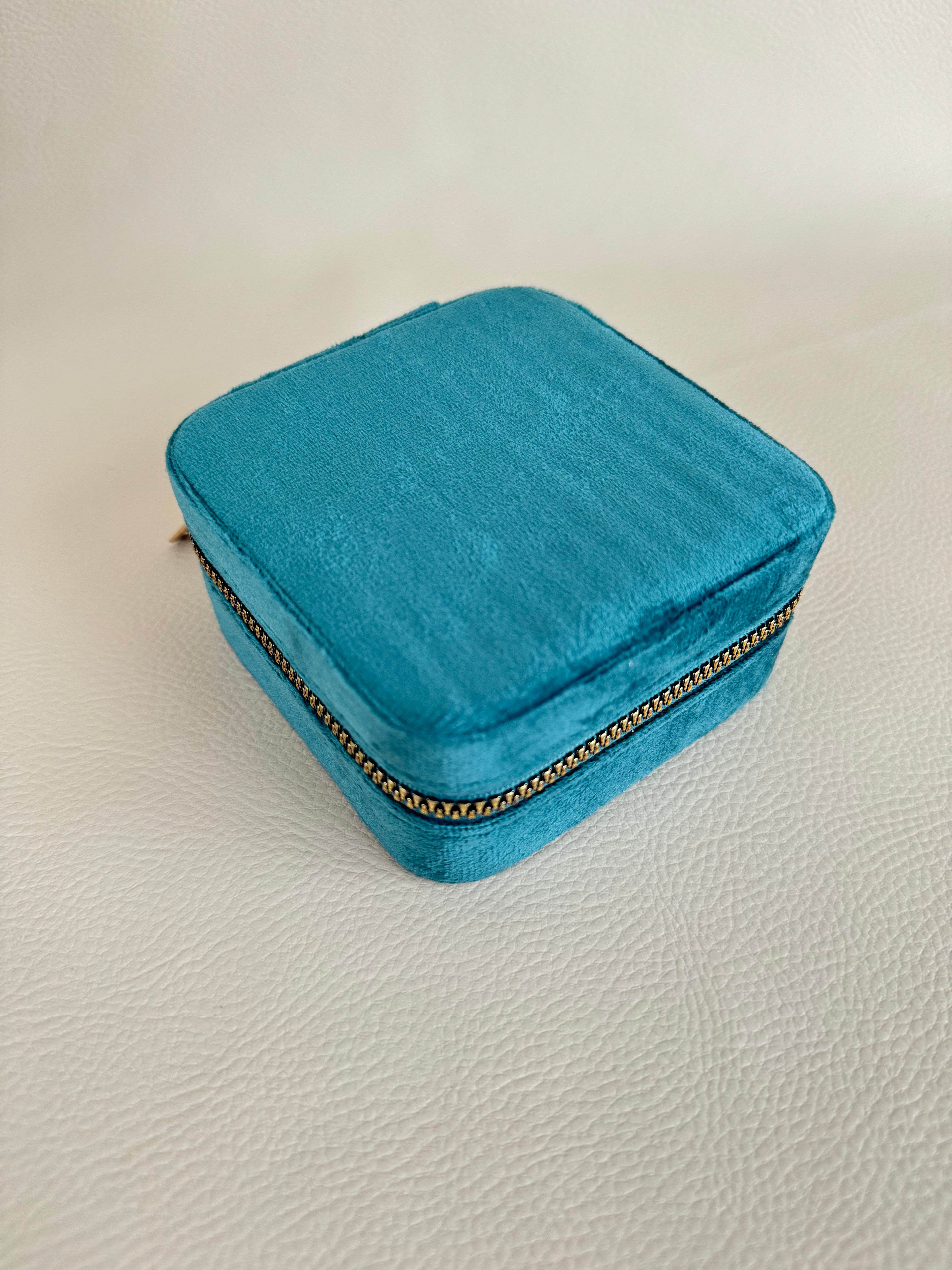 İTHAL MAVİ RENKLİ TAKI KUTUSU