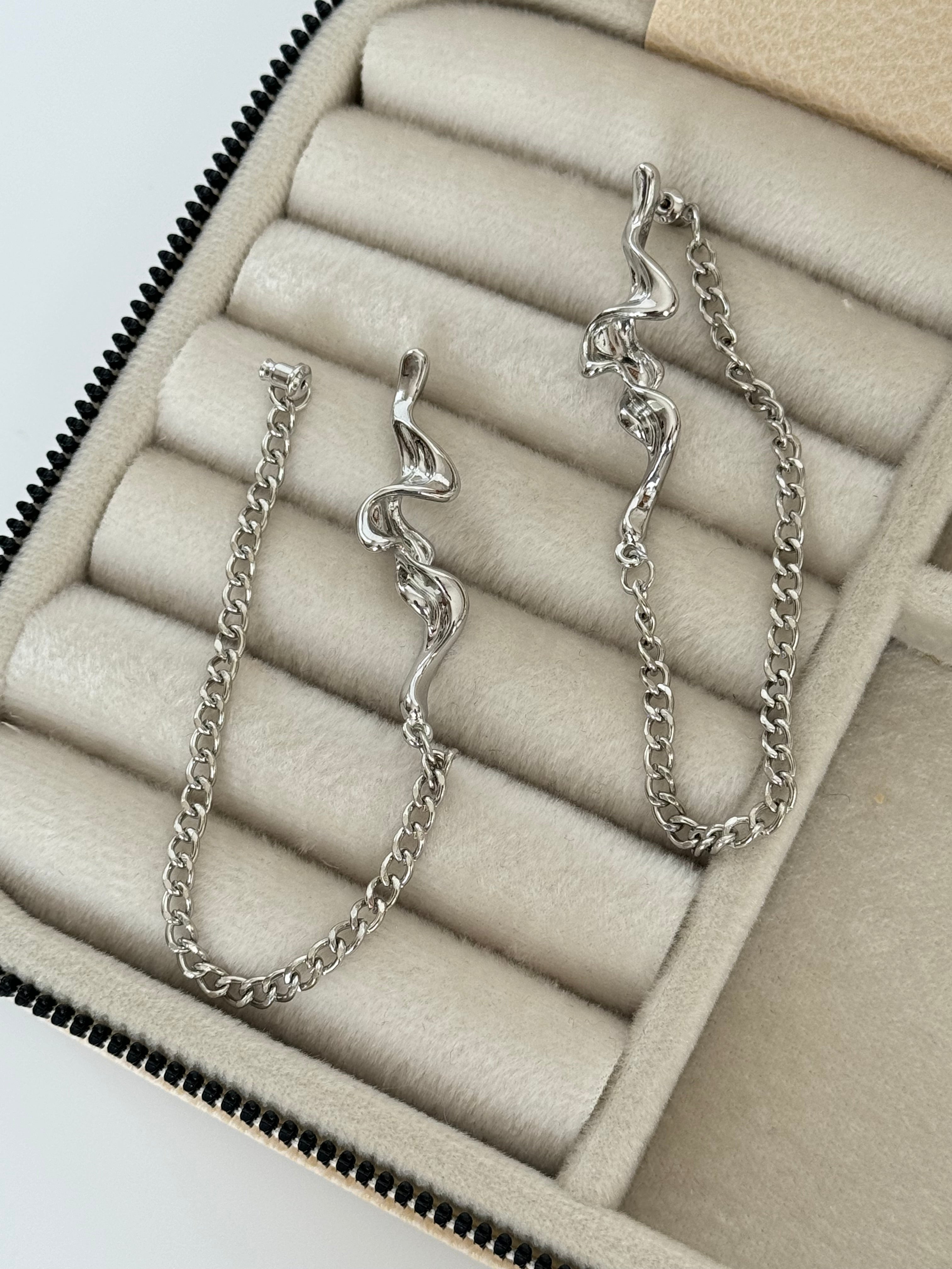 İTHAL ZİNCİR DETAYLI SİLVER KÜPE