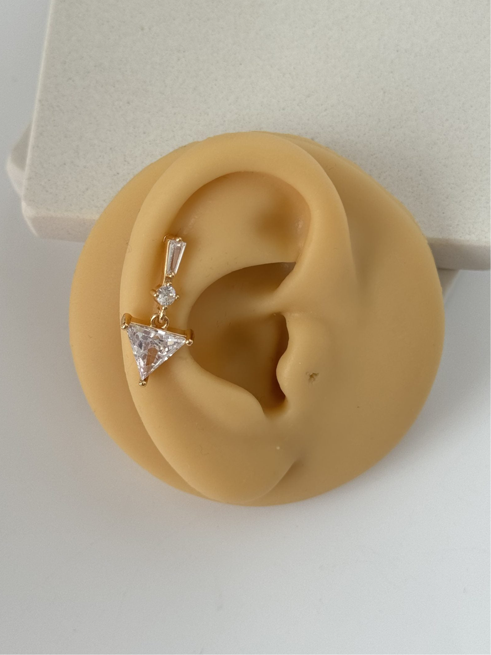 BAGET TAŞLI SALLANTILI GOLD TRAGUS PİERCİNG