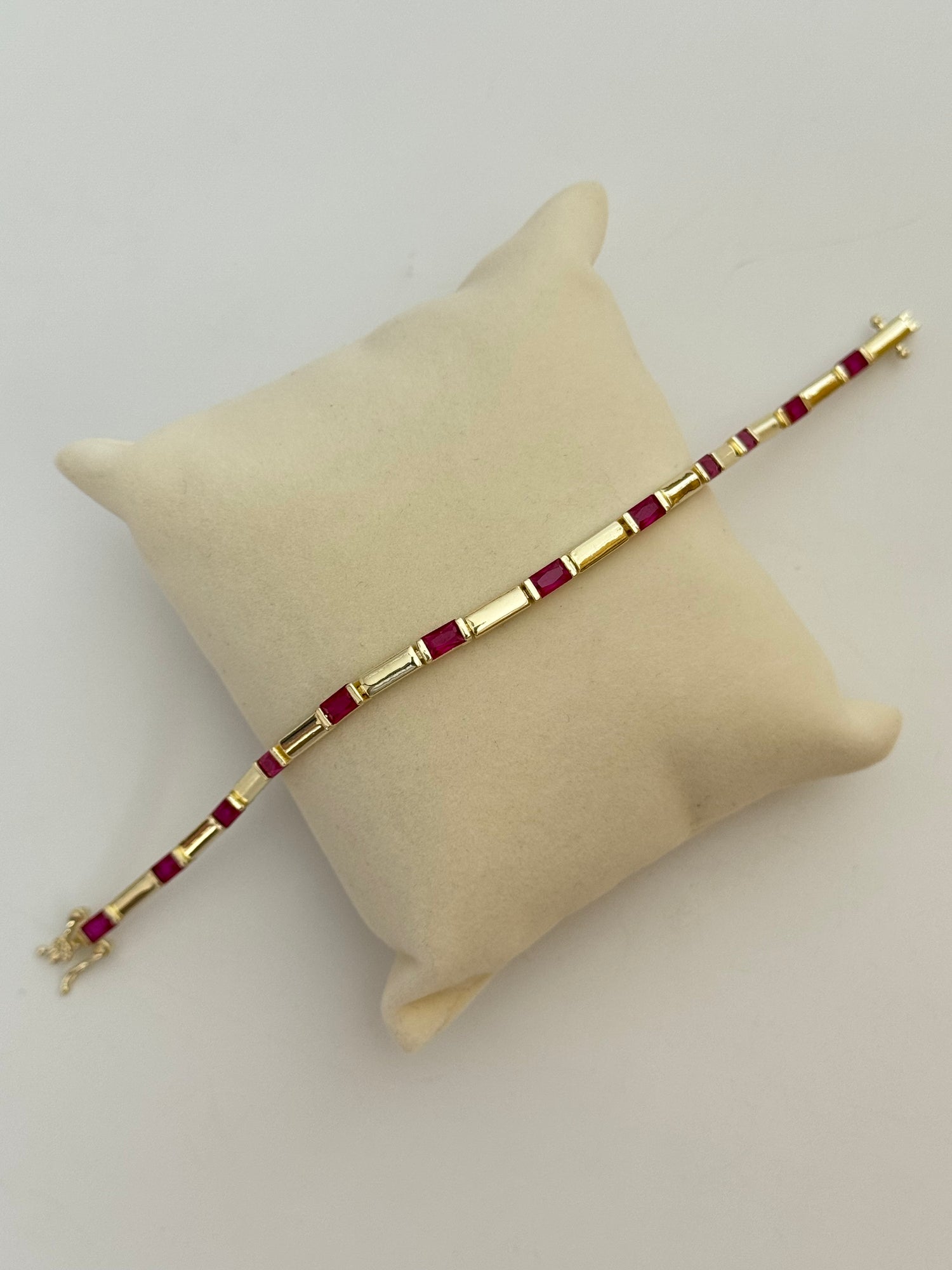 YEXA FUŞYA TAŞLI GOLD BİLEKLİK