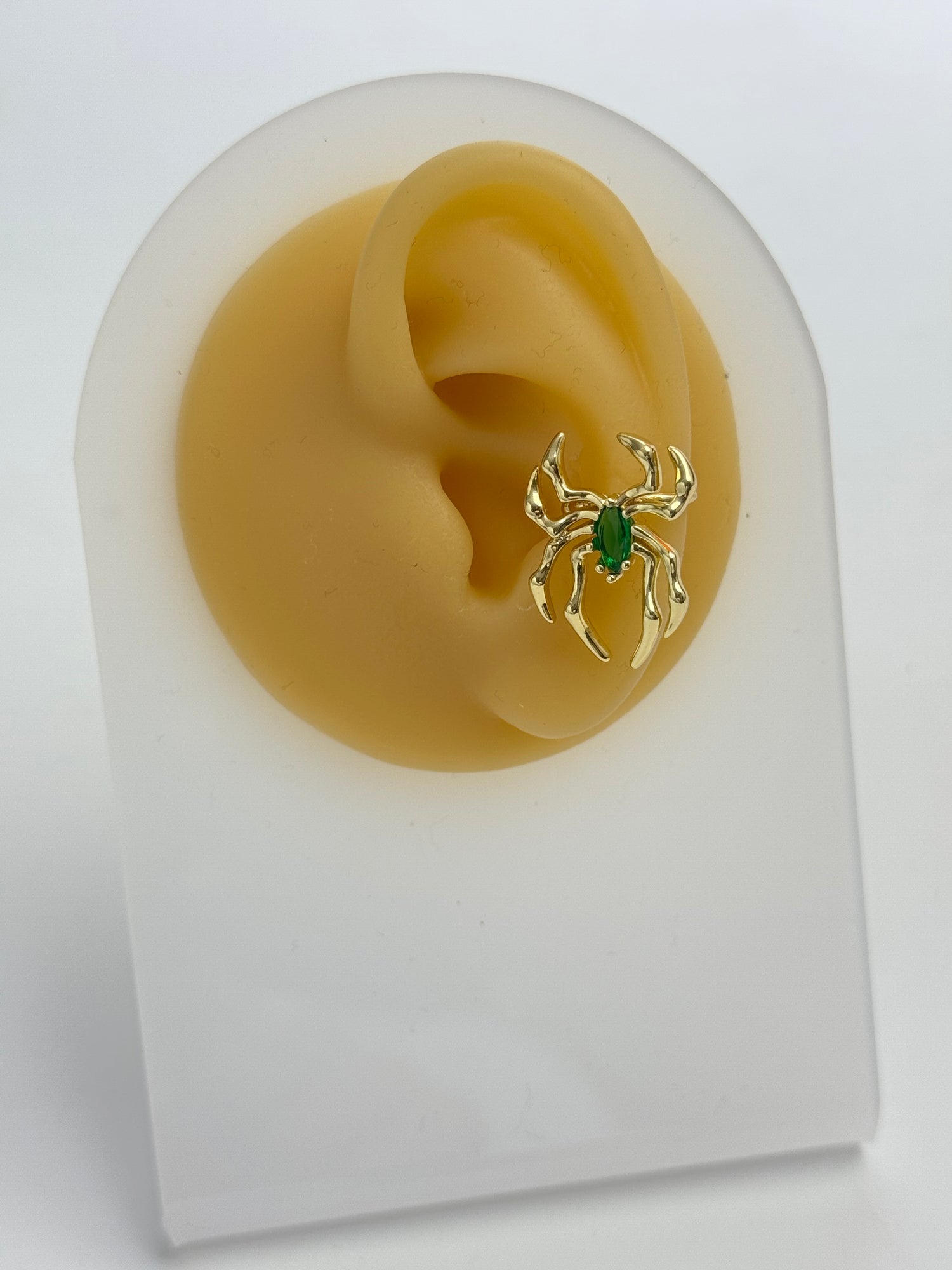 İTHAL ÖRÜMCEK DETAYLI YEŞİL TAŞLI GOLD KIKIRDAK KÜPE EARCUFF