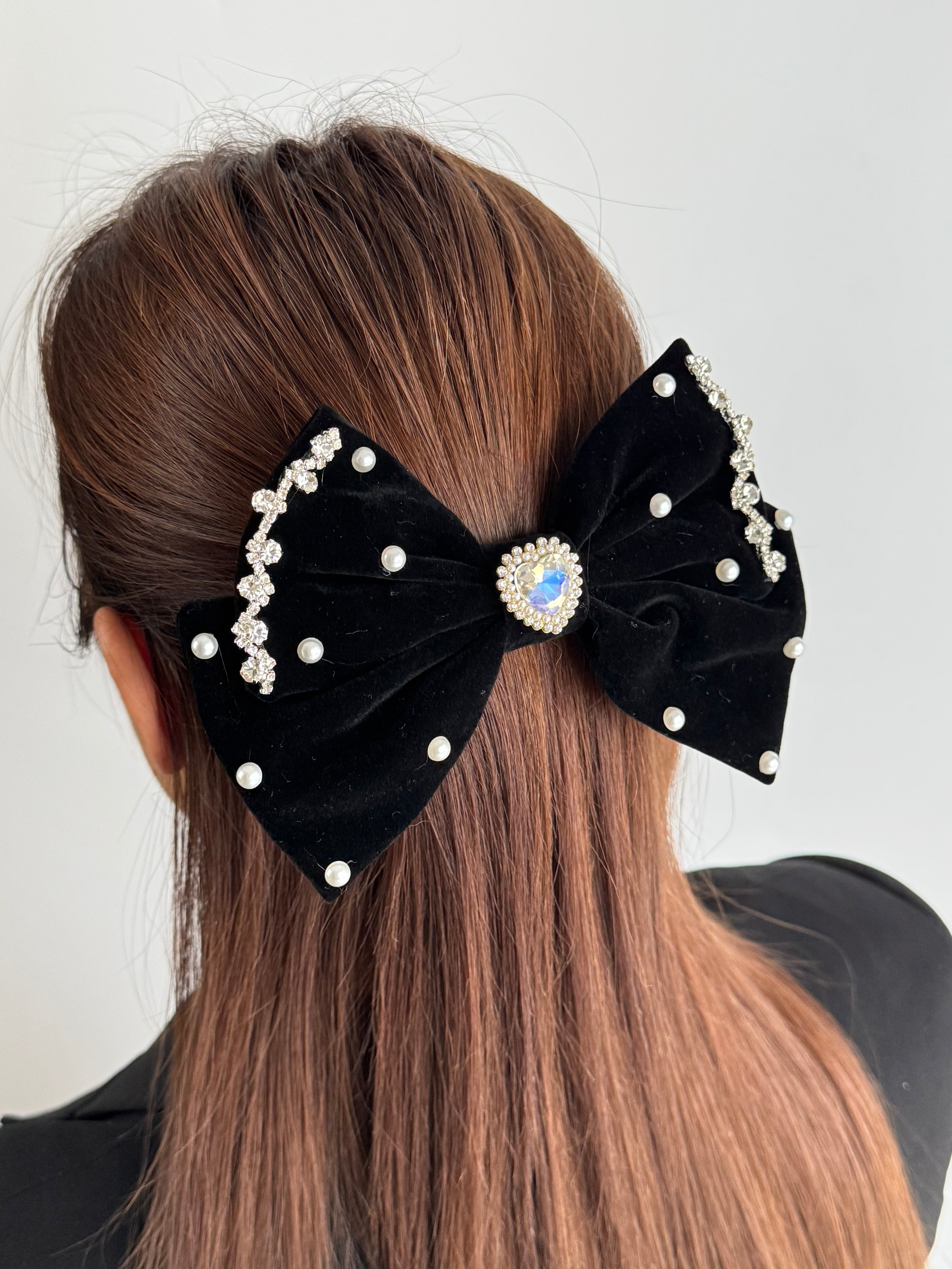 İTHAL SİYAH KADİFE KALP DETAYLI FİYONK TOKA