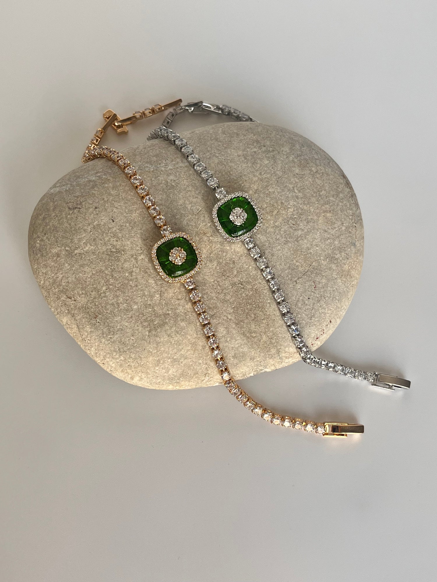 İTHAL ZİRKON TAŞLI YEŞİL TEKLİ CANGÖZ GOLD BİLEKLİK