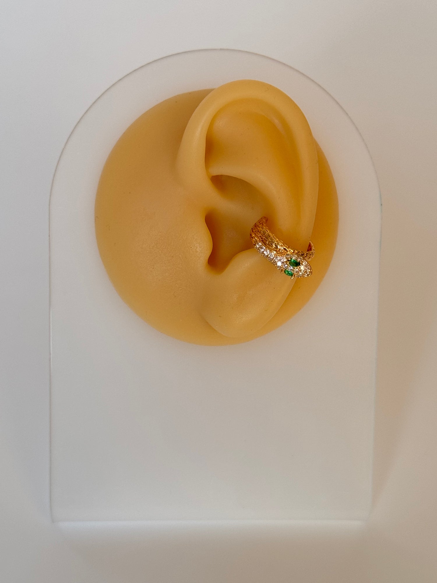 İTHAL YILAN DETAYLI YEŞİL RENK GOLD KIKIRDAK KÜPE EARCUFF