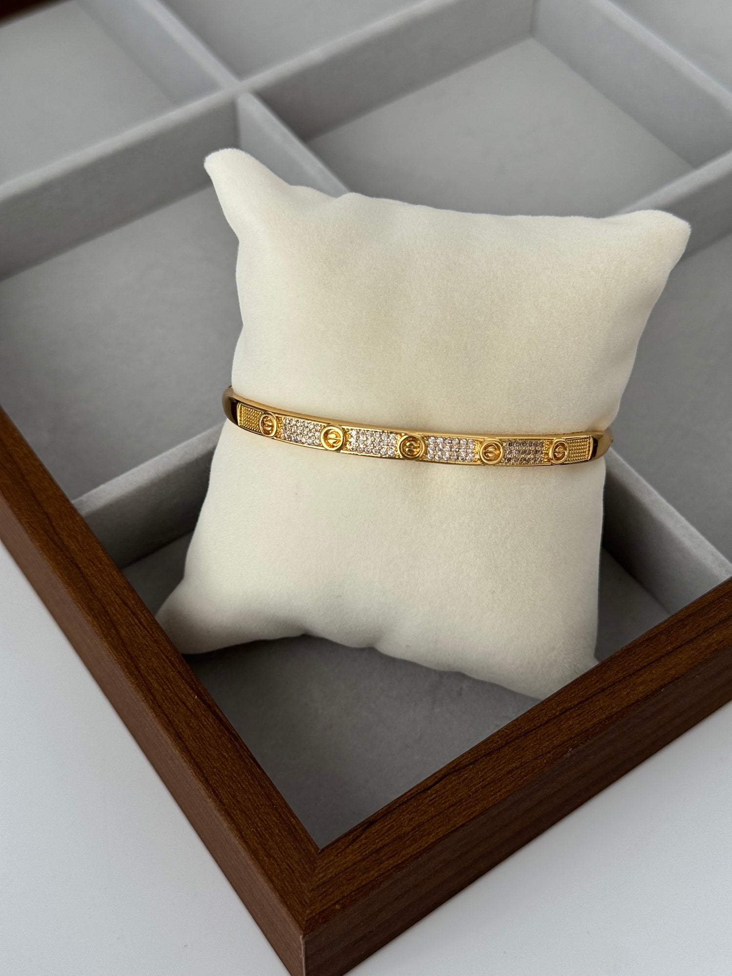 İTHAL MARKA MODEL GOLD KELEPÇE BİLEZİK