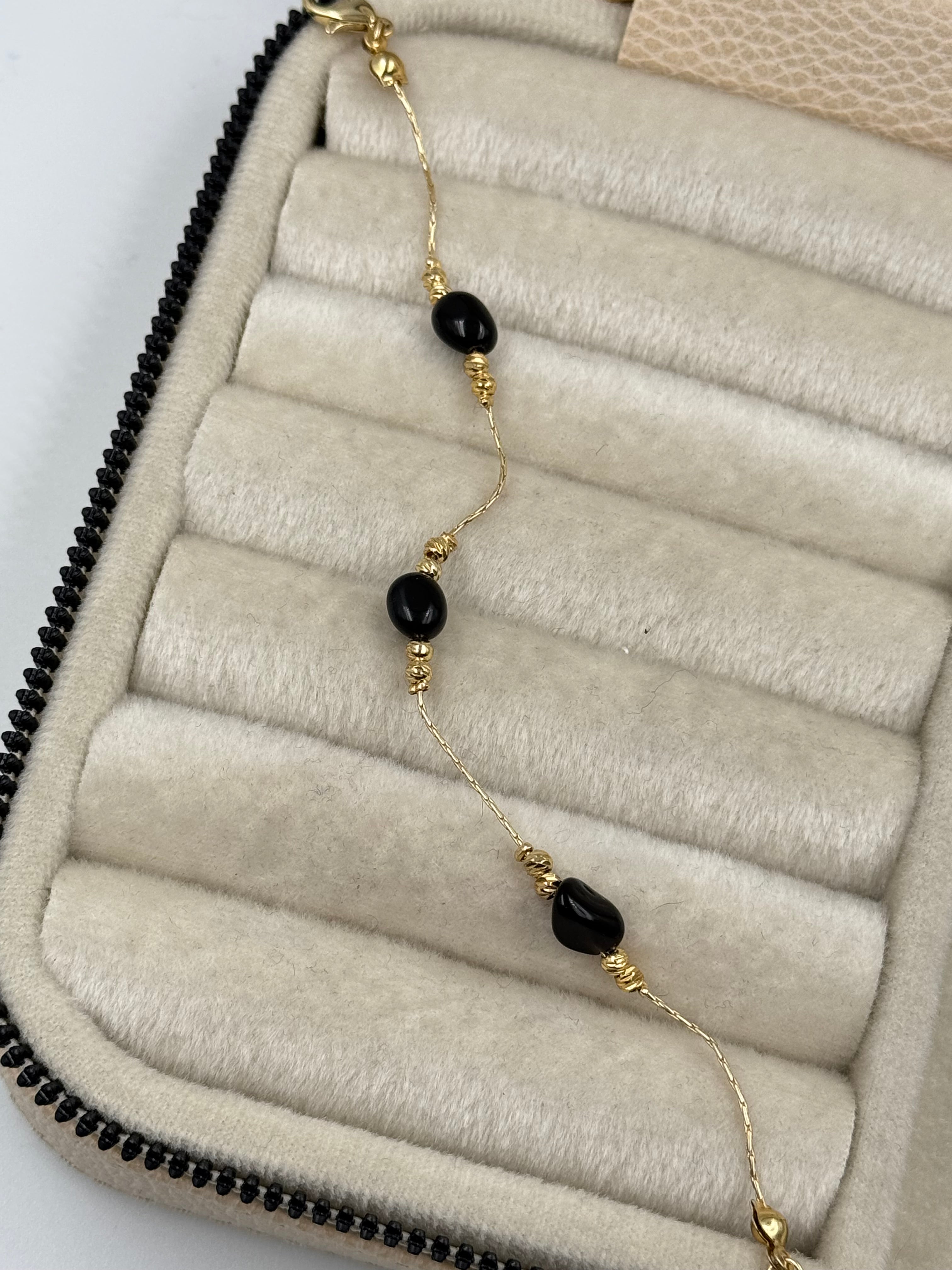 SİYARE SİYAH DOĞAL TAŞLI ALTIN KAPLAMA BİLEKLİK