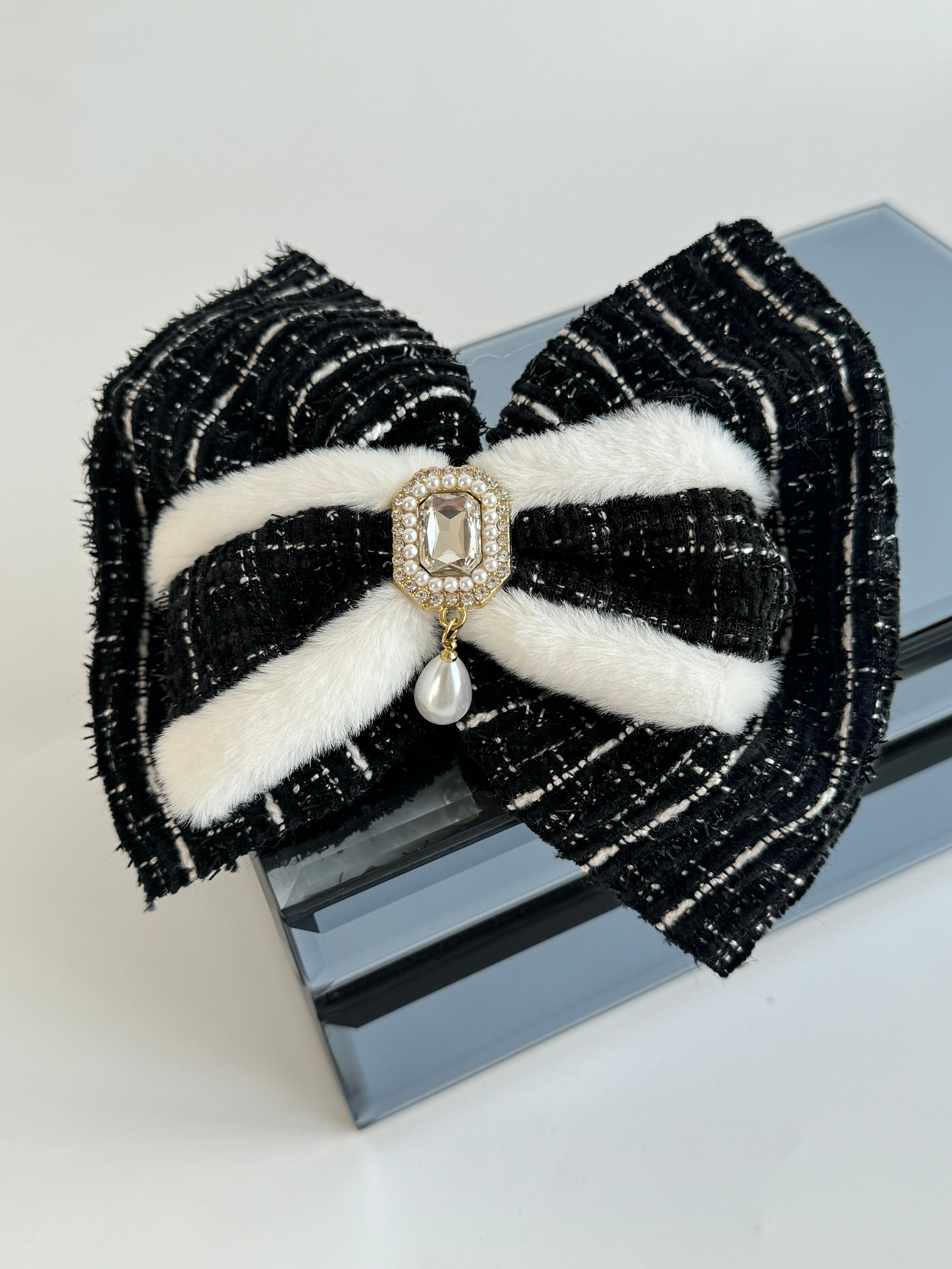 İTHAL TÜVİT KUMAŞLI SİYAH FİYONKLU TOKA