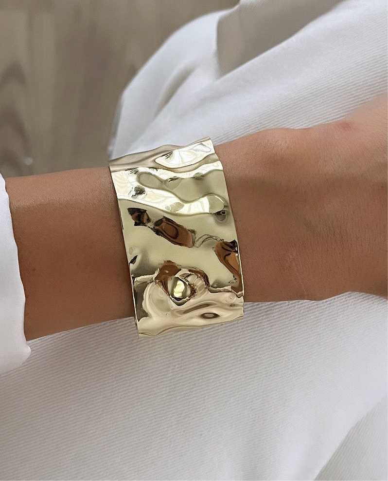 İTHAL DESENLİ GOLD KELEPÇE BİLEZİK