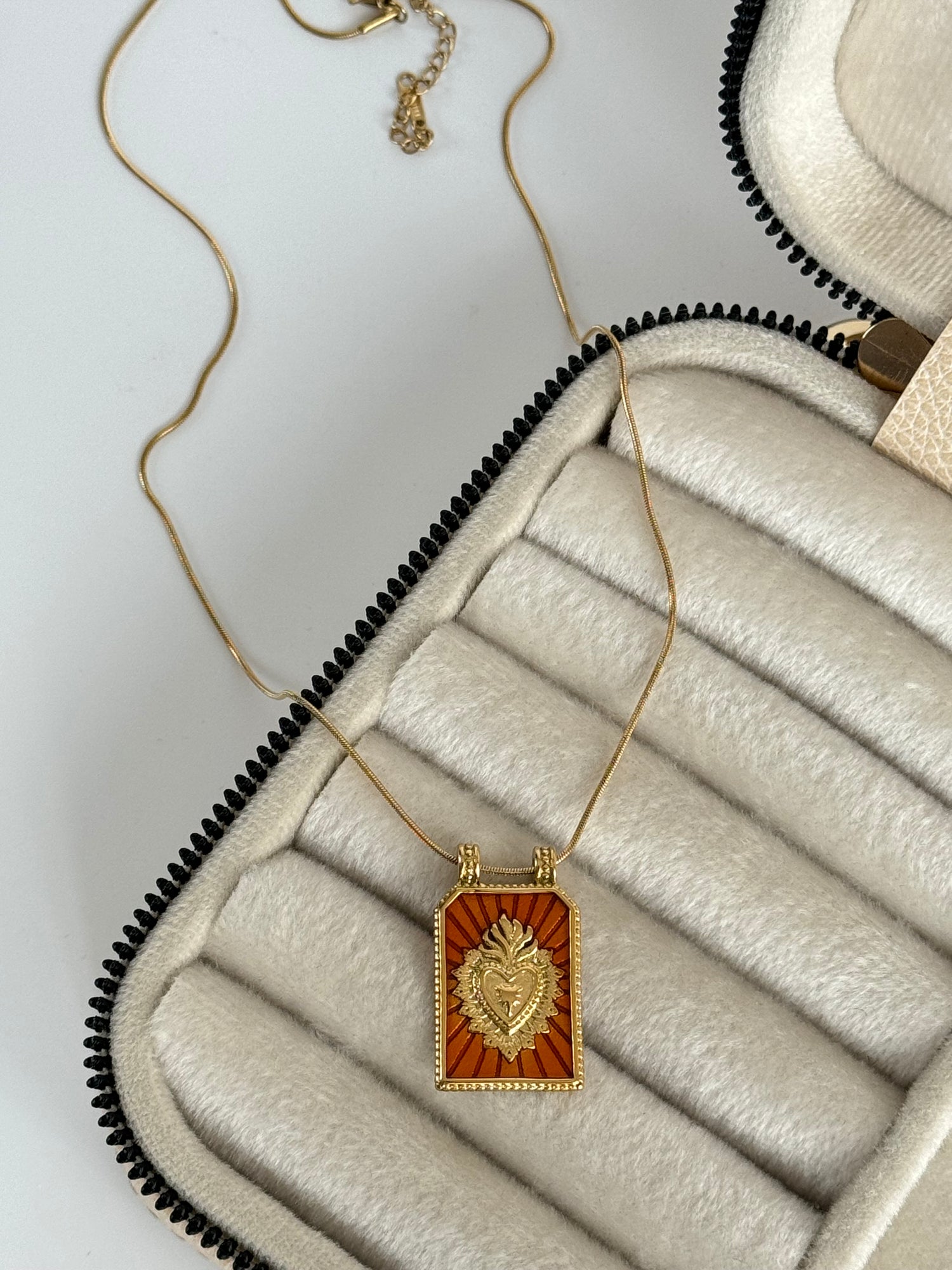 TURUNCU RENKLİ GOLD TAROT ÇELİK KOLYE