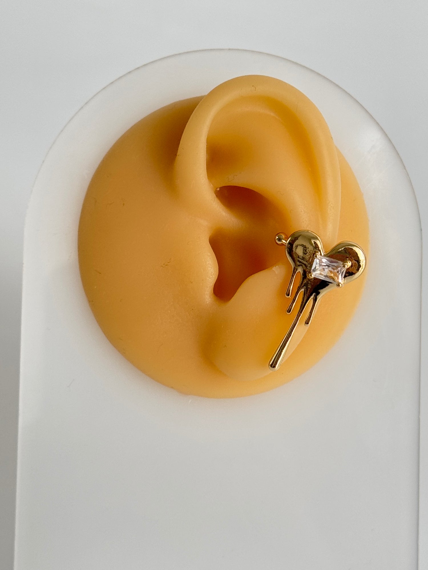 İTHAL KALP DETAYLI GOLD KIKIRDAK KÜPE EARCUFF