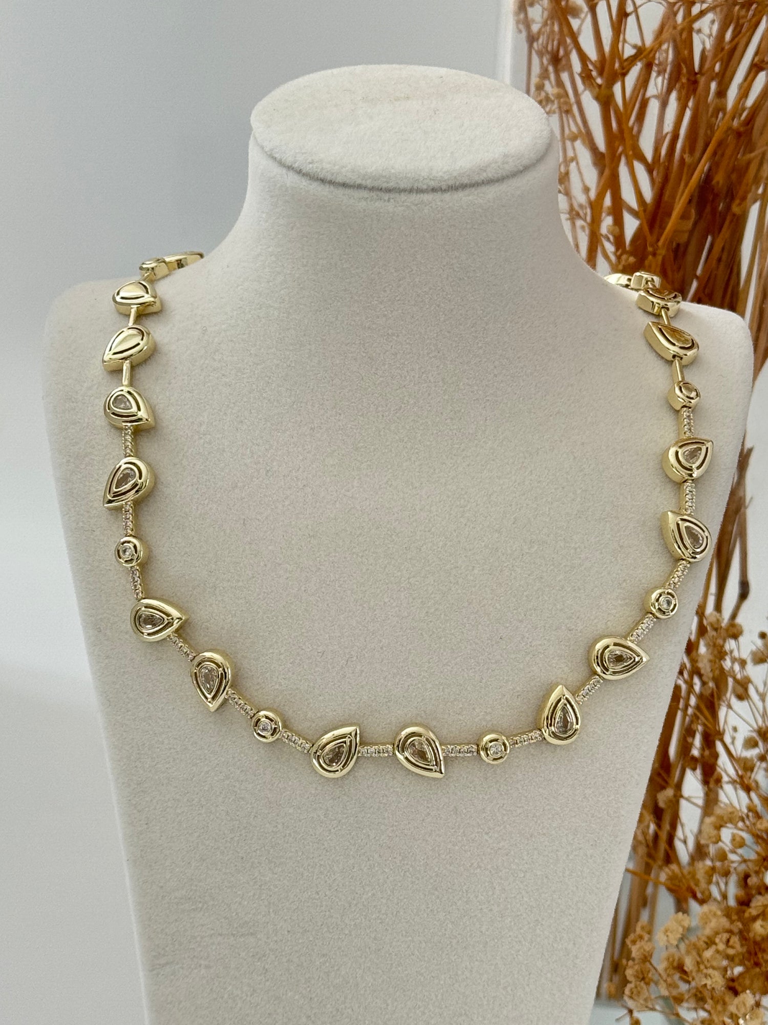 İTHAL BAGET TAŞLI SERENAY LEYLA MODEL GOLD KOLYE