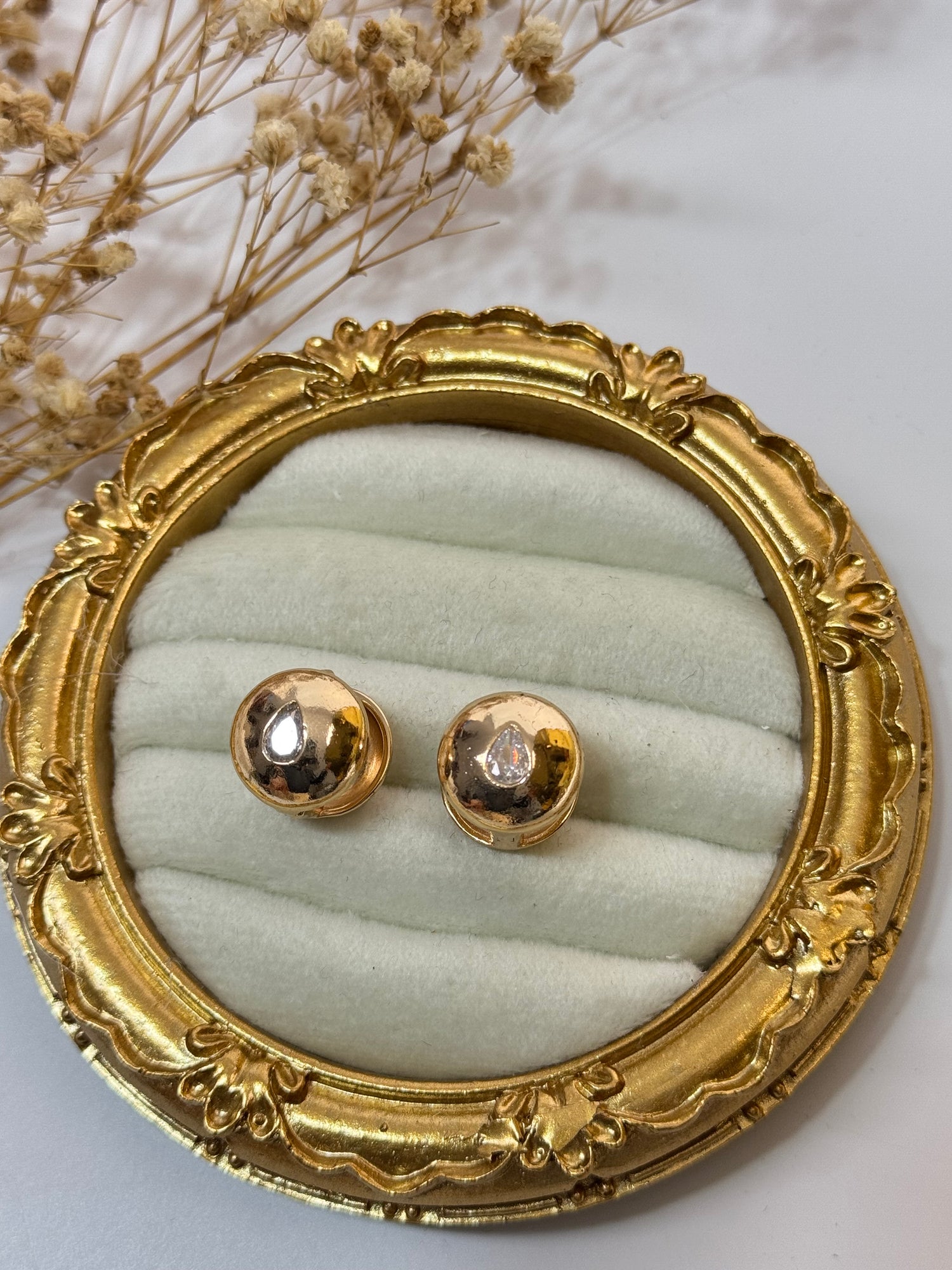 İTHAL BEYAZ TAŞLI KÜPE