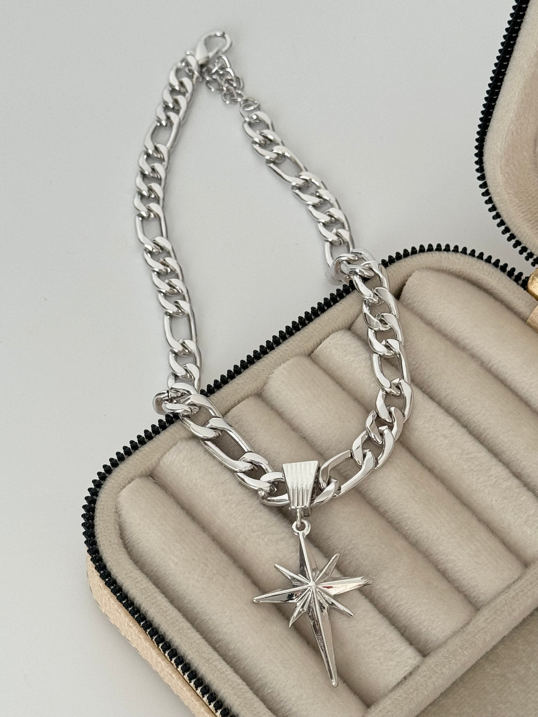İTHAL YILDIZ DETAYLI SİLVER ZİNCİR KOLYE