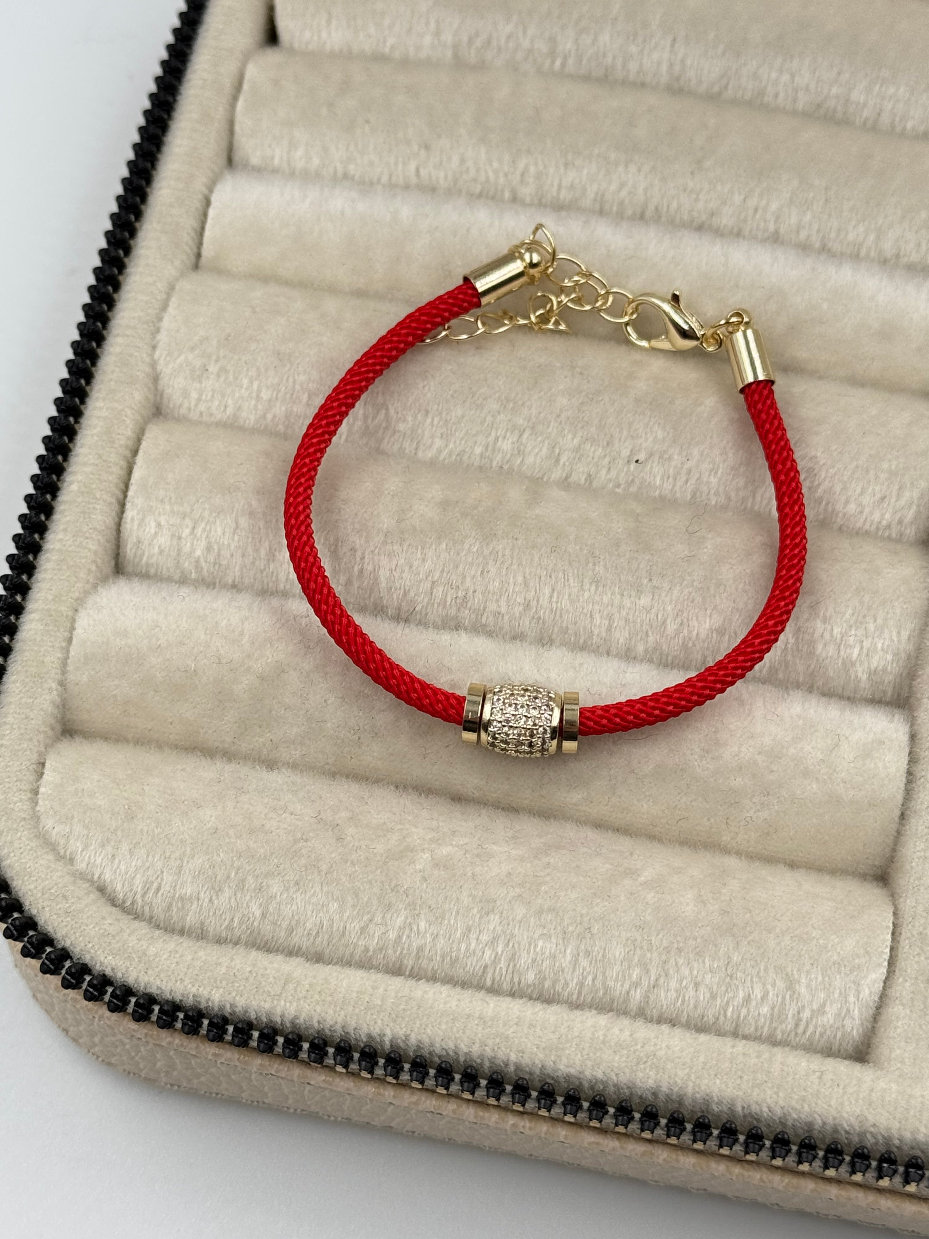 İTHAL TAŞLI KIRMIZI İPLİ BİLEKLİK