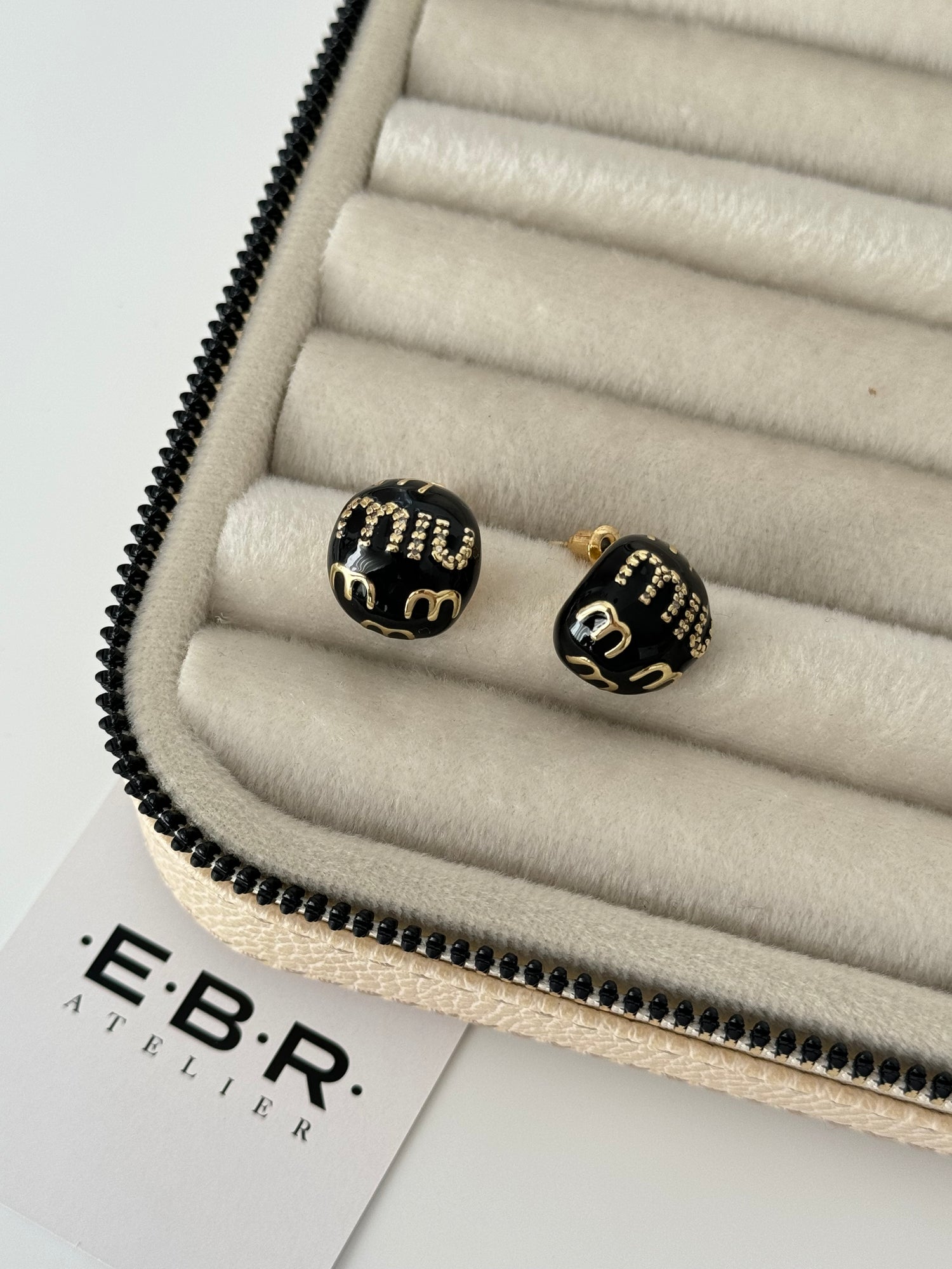 İTHAL MARKA MODEL SİYAH MİNELİ KÜPE