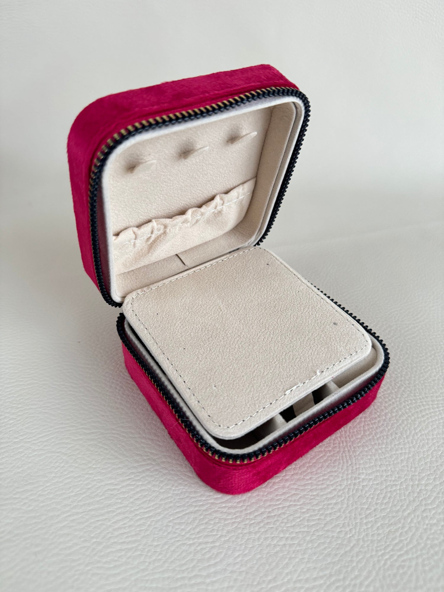 İTHAL KIRMIZI RENKLİ TAKI KUTUSU