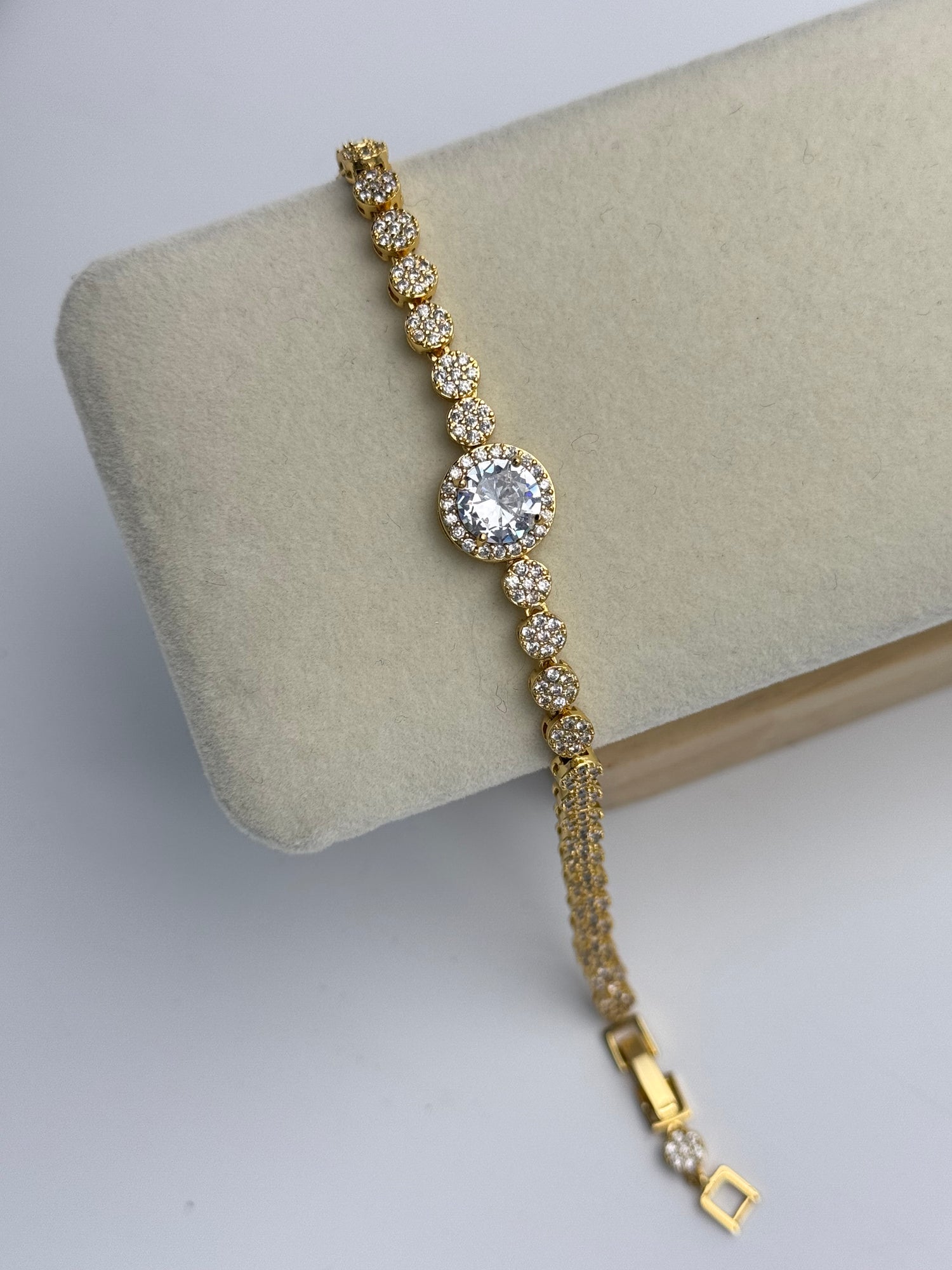 İTHAL ZİRKON TAŞLI GOLD BİLEKLİK