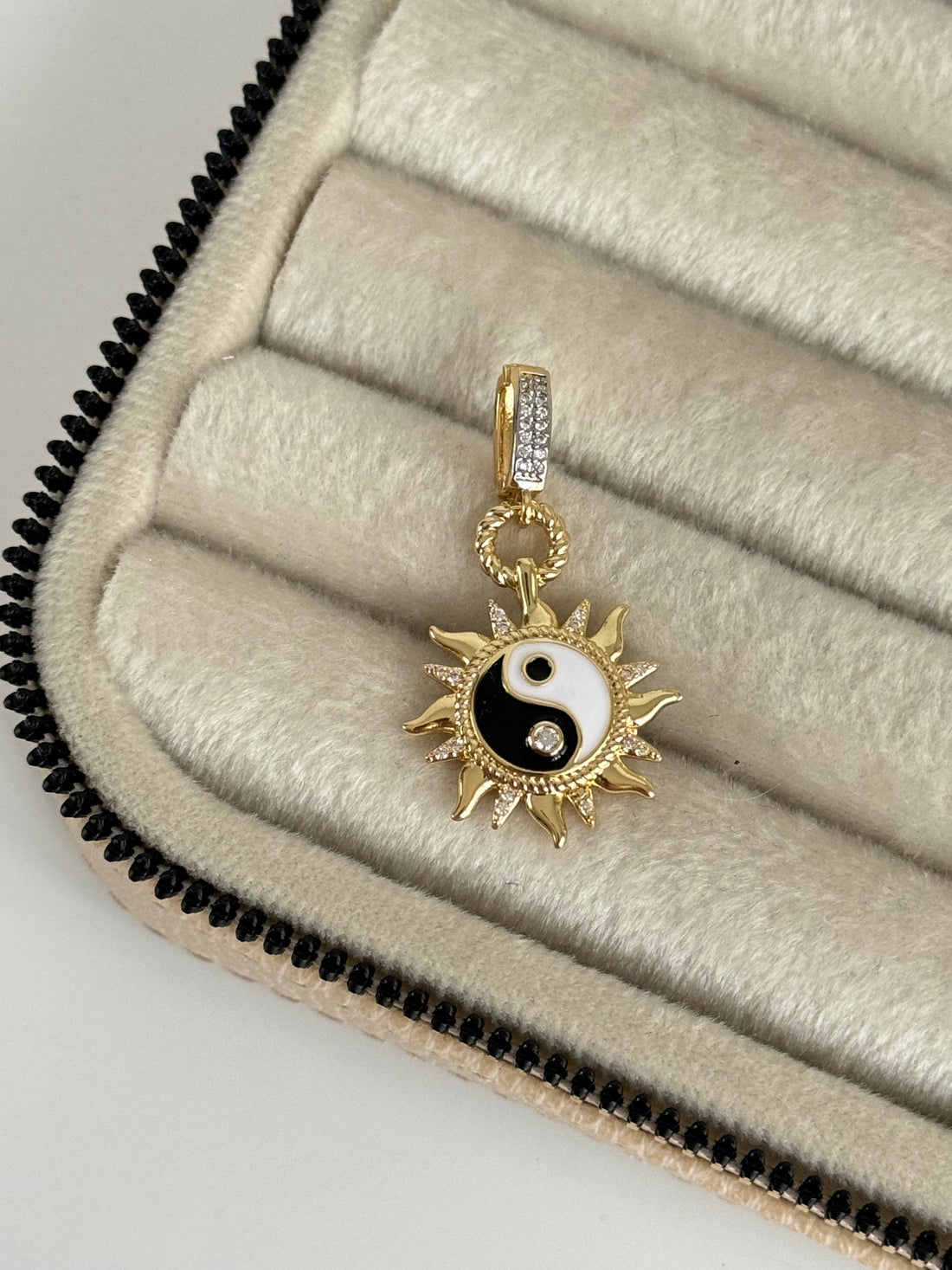 İTHAL YİN YANG DETAYLI GOLD CHARM