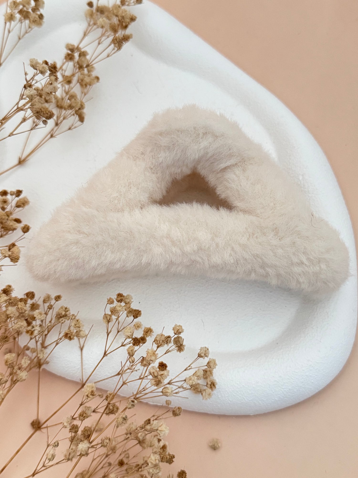 İTHAL KREM ÜÇGEN PELUŞ MANDAL TOKA