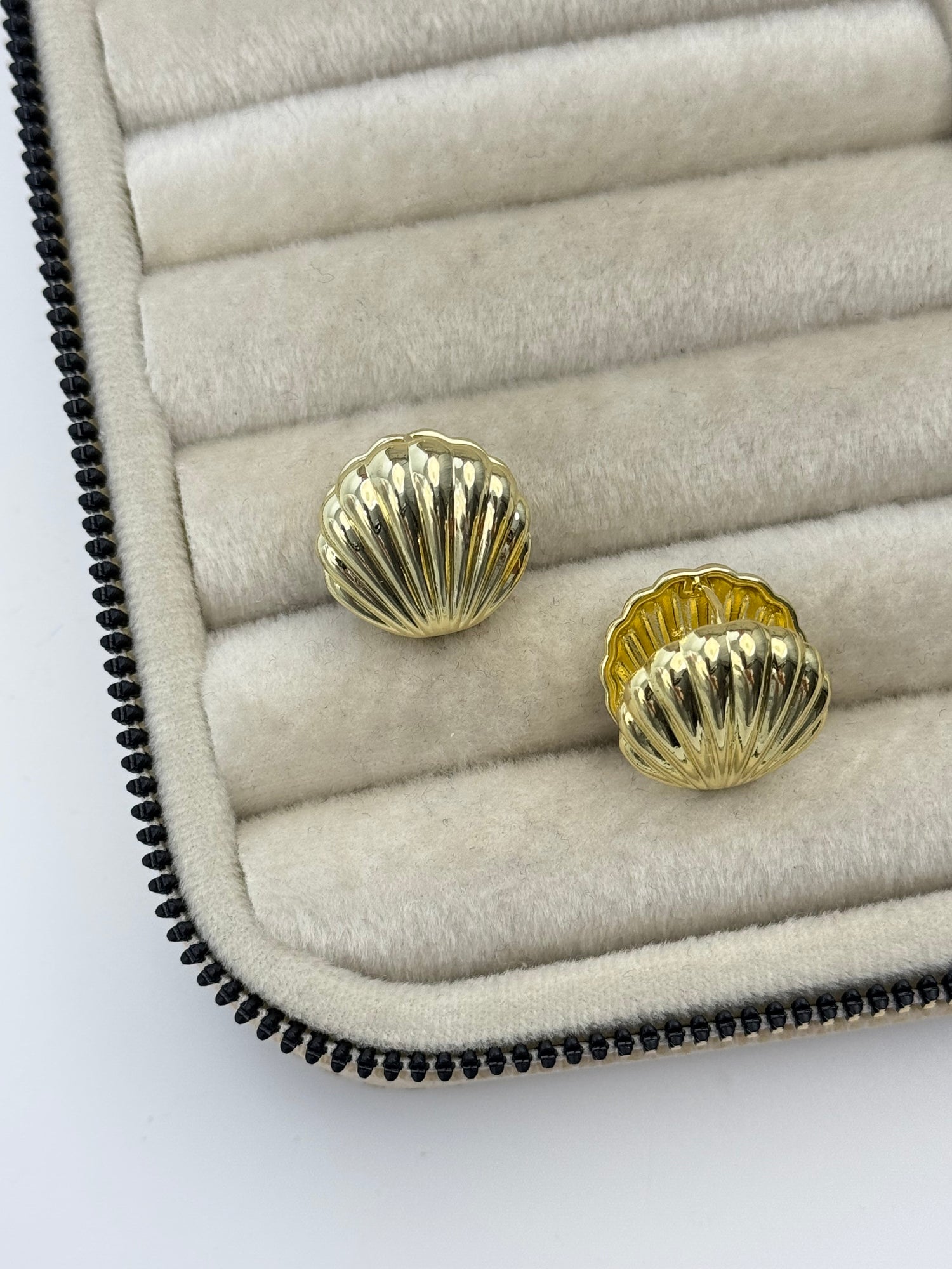 İTHAL DENİZ KABUĞU GOLD KÜPE