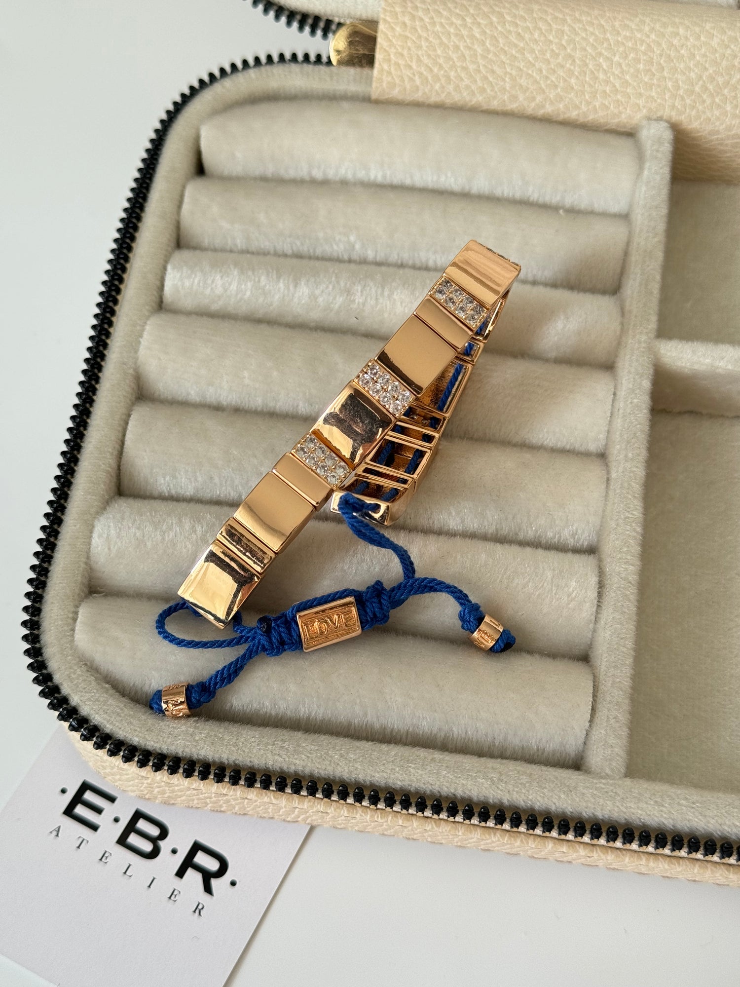 İTHAL TAŞ DETAYLI GOLD MAVİ İPLİ BİLEKLİK