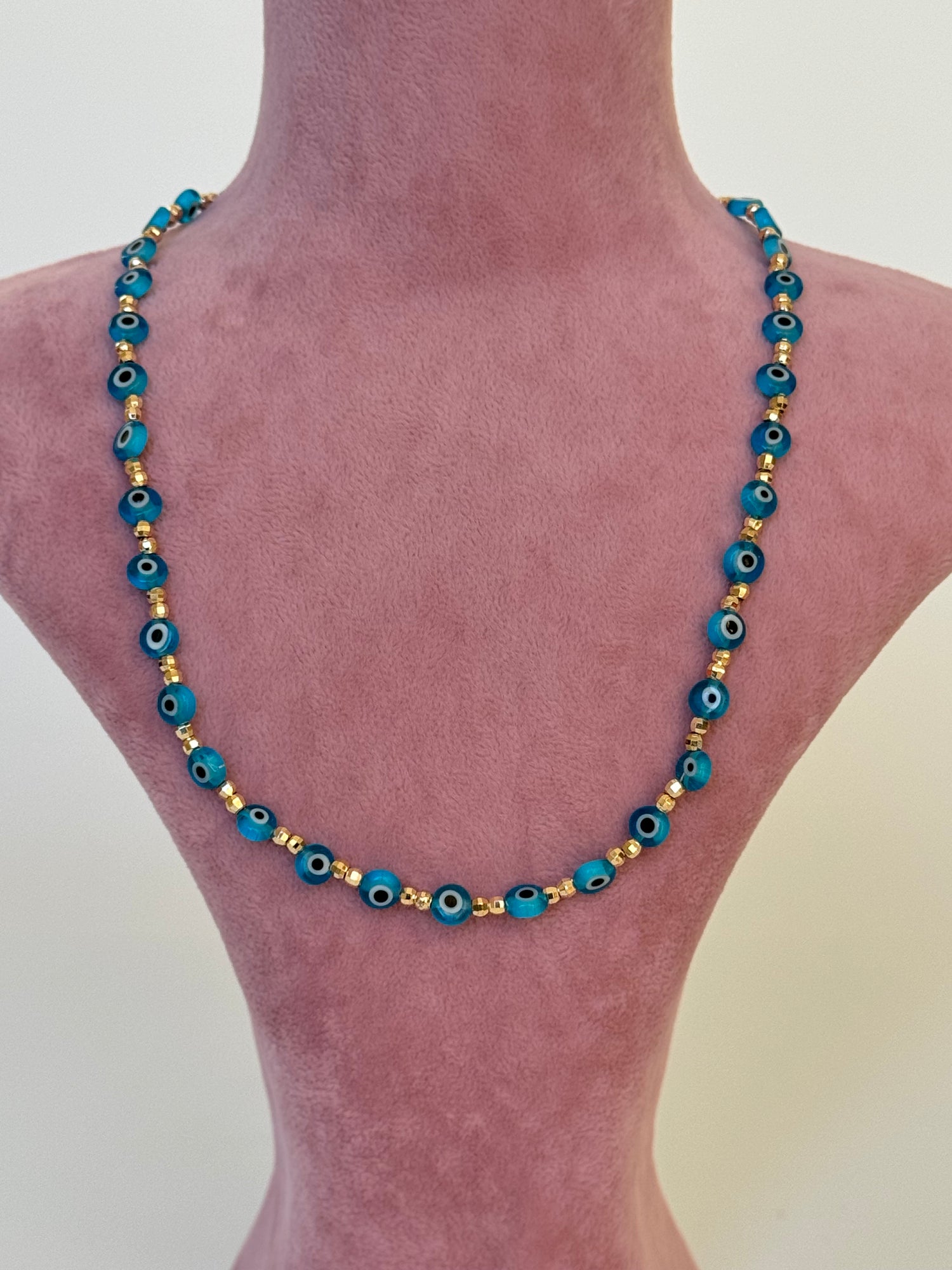 AURİ MAVİ NAZAR BONCUKLU ALTIN KAPLAMA DETAYLI KOLYE