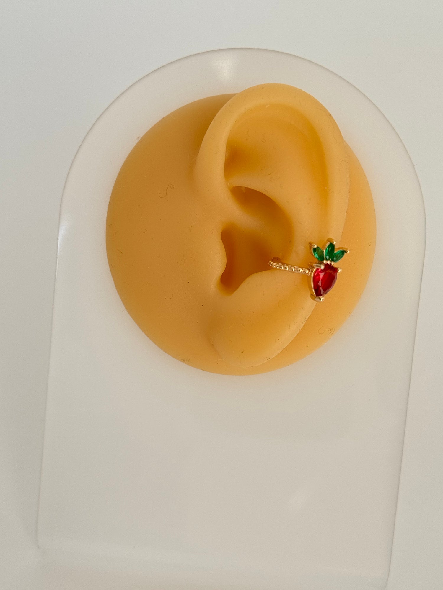 İTHAL ÇİLEK DETAYLI GOLD KIKIRDAK KÜPE EARCUFF
