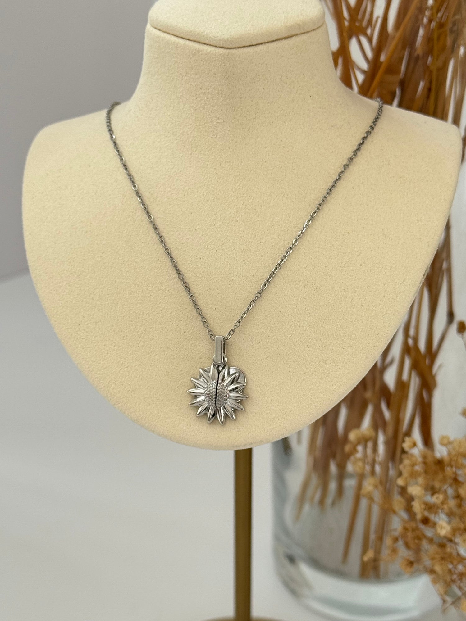 ÇİÇEKLİ AÇILABİLİR KALP DETAYLI SİLVER ÇELİK KOLYE