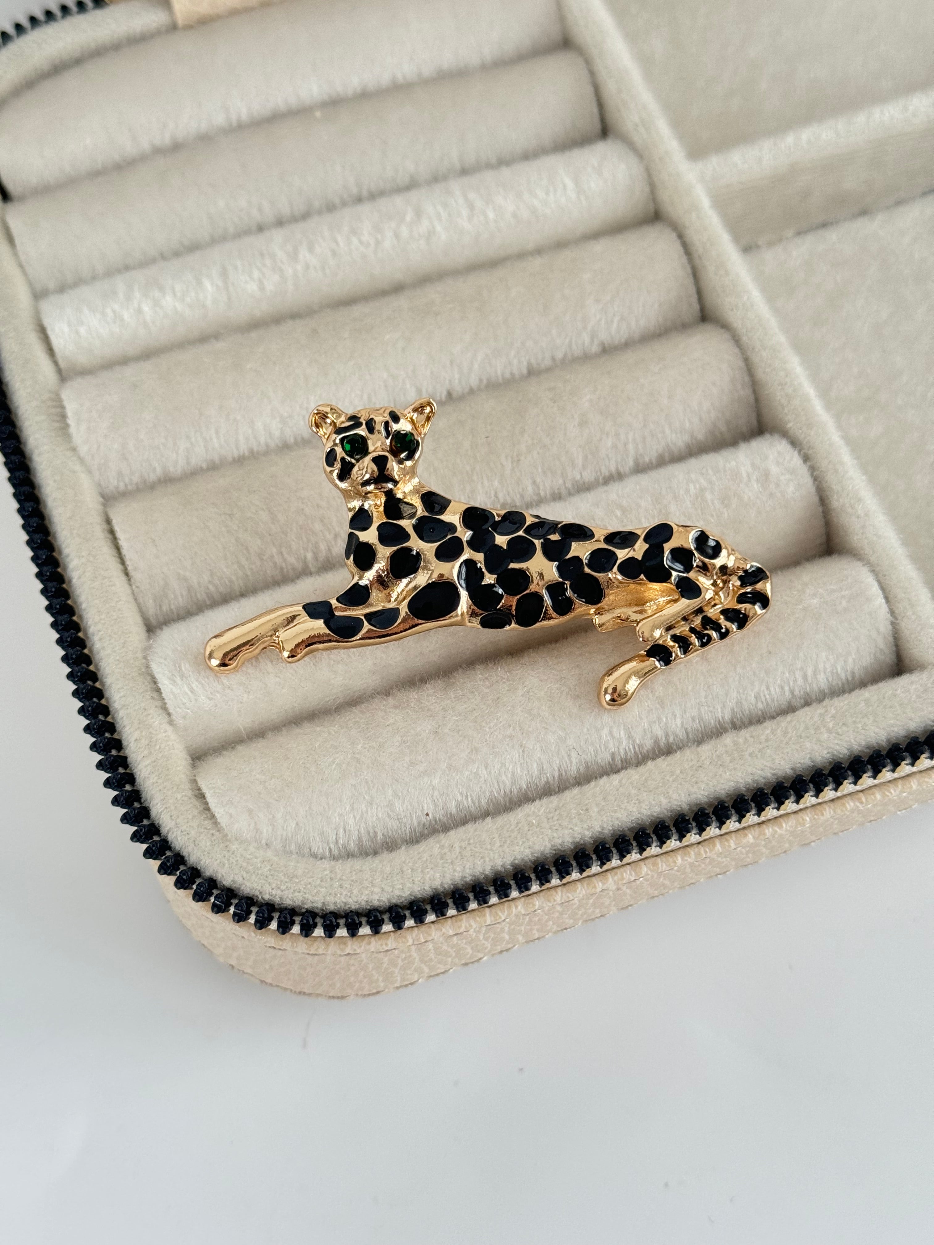 İTHAL KAPLAN DETAYLI BROŞ