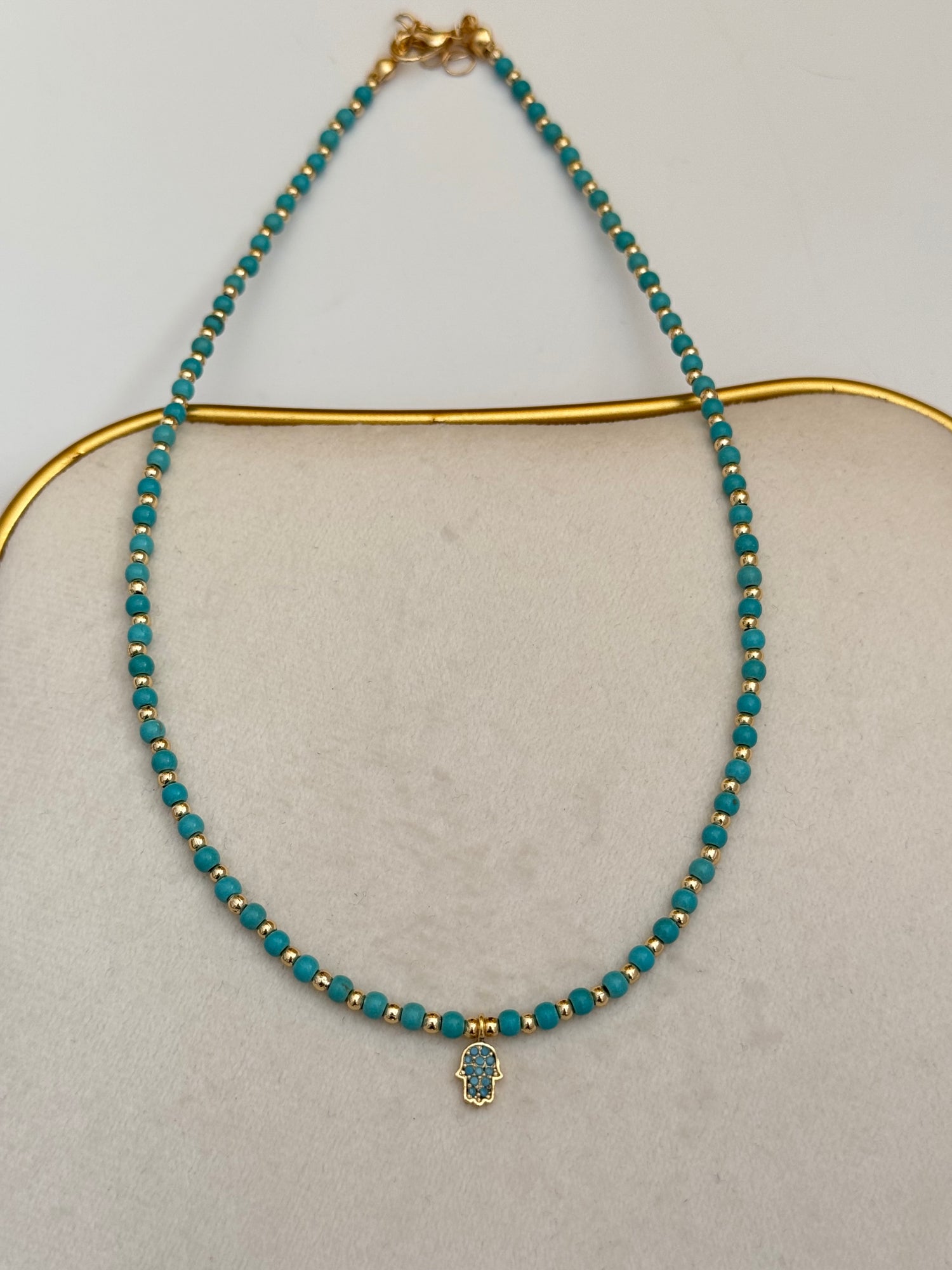 SUNA FATİMA ANA ELİ MAVİ BONCUKLU ALTIN KAPLAMA DETAYLI KOLYE