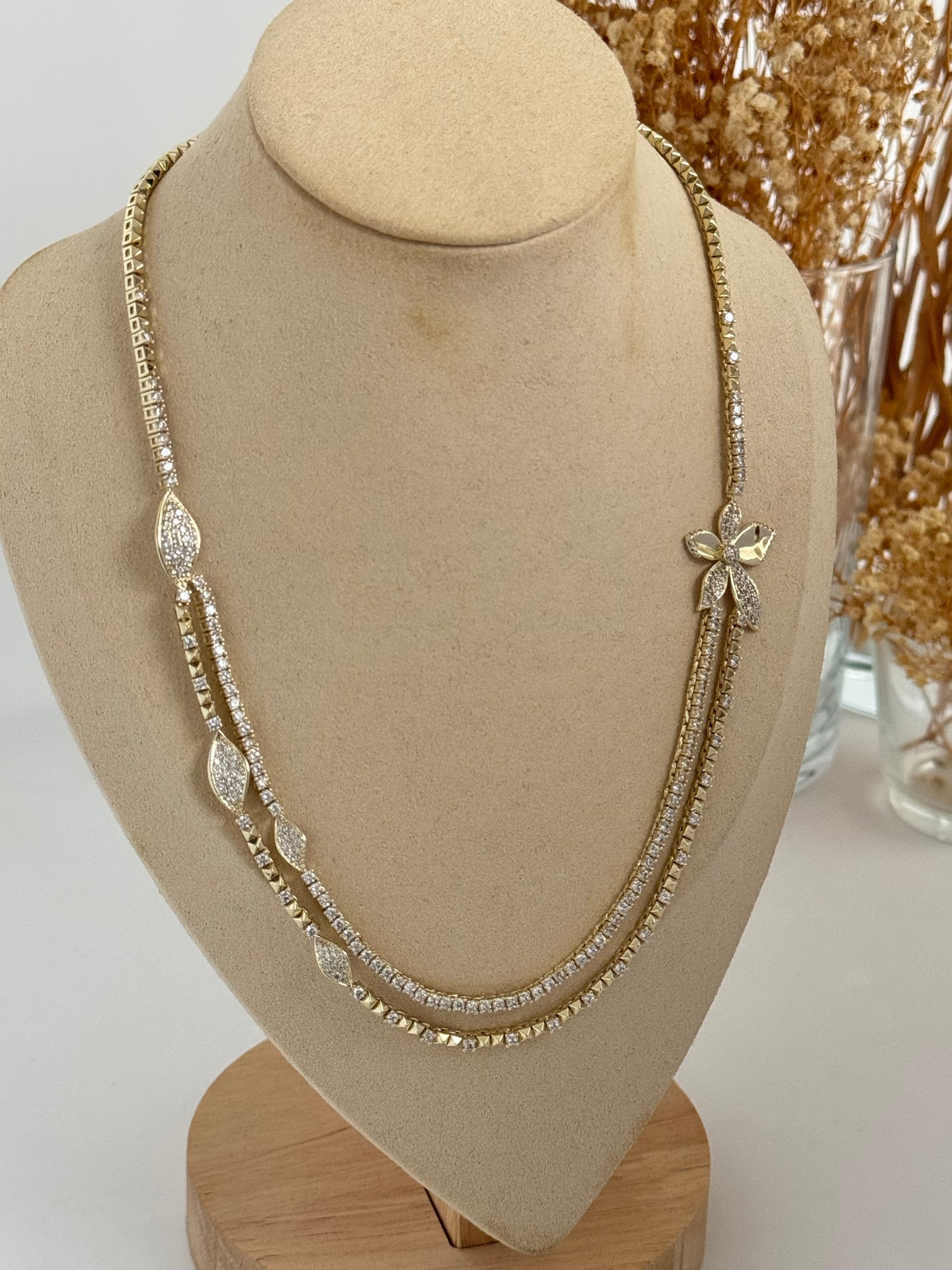 İTHAL ÇİÇEK DETAYLI ZİRKON TAŞLI GOLD KOLYE