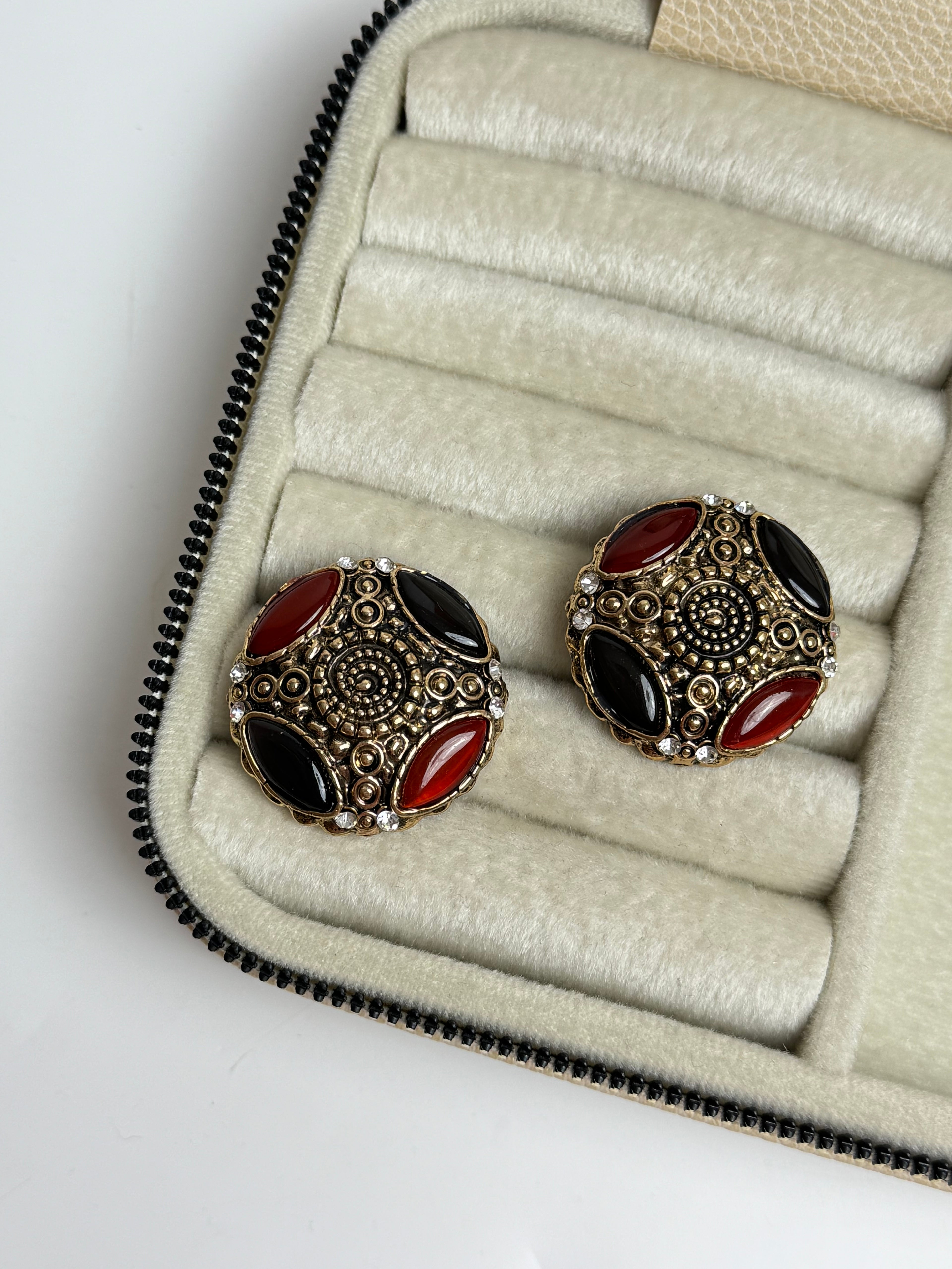 İTHAL VİNTAGE MARKA MODEL KÜPE