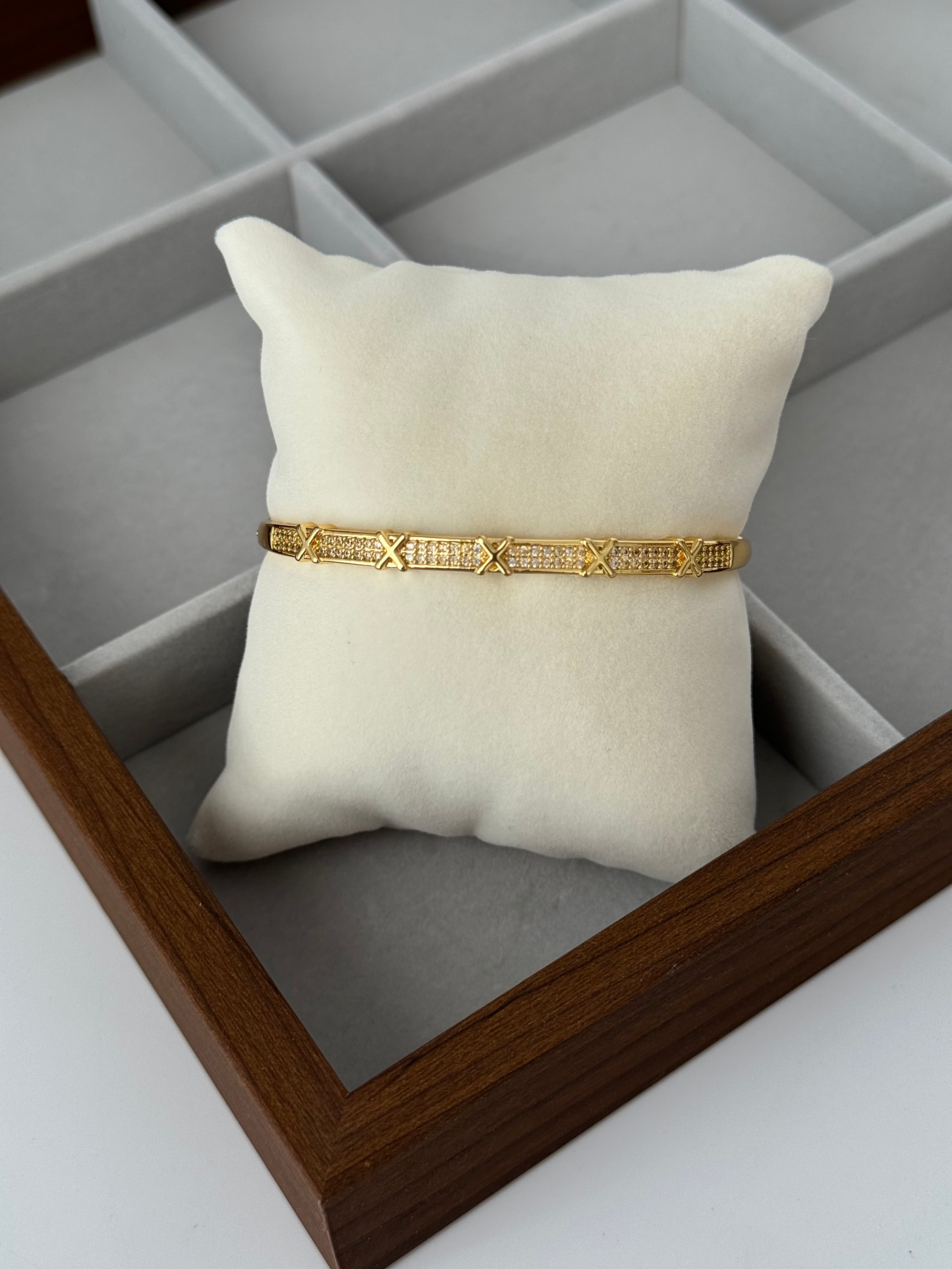 İTHAL MARKA MODEL GOLD KELEPÇE BİLEZİK