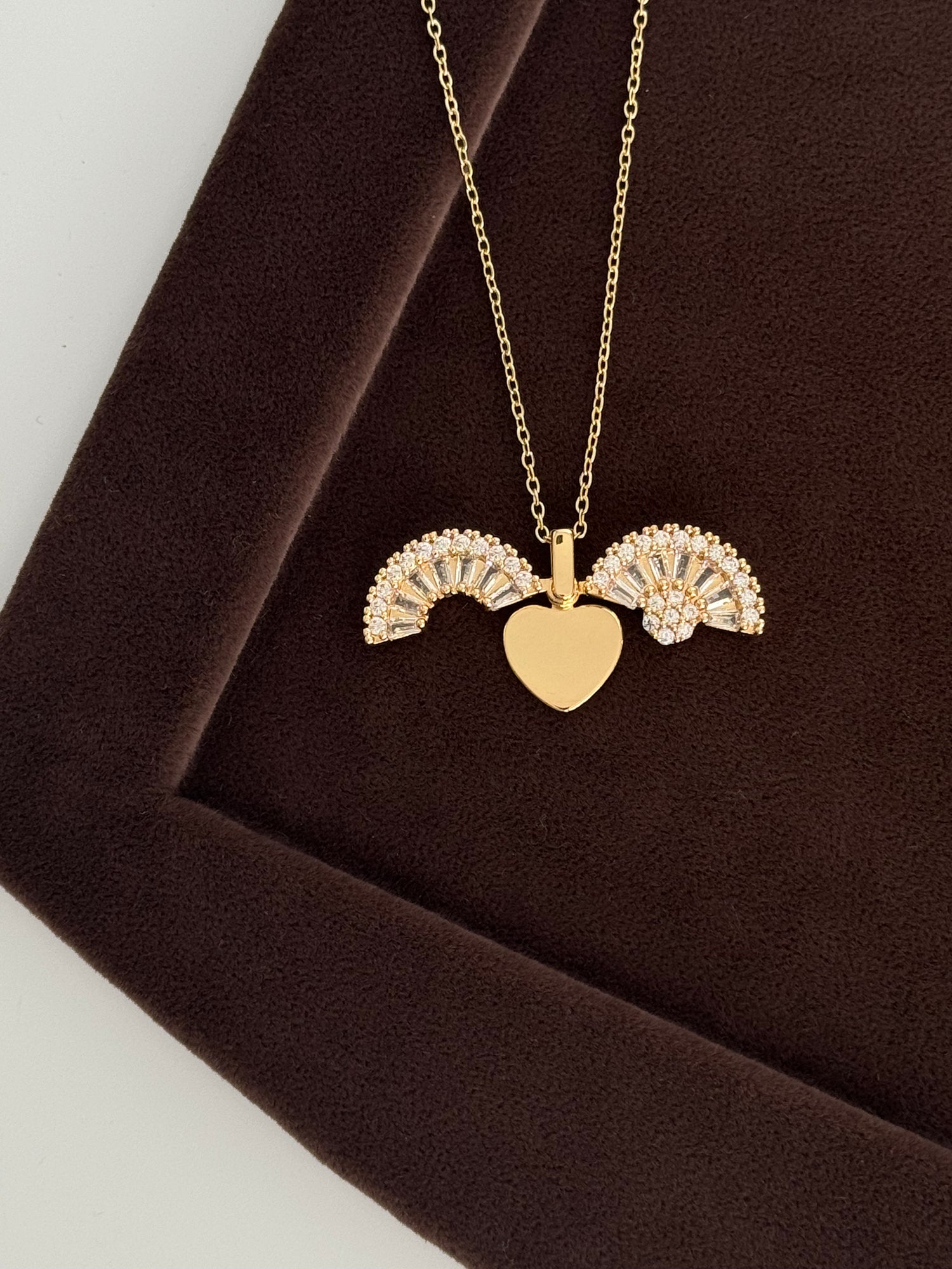 TAŞLI AÇILABİLİR KALP DETAYLI GOLD ÇELİK KOLYE