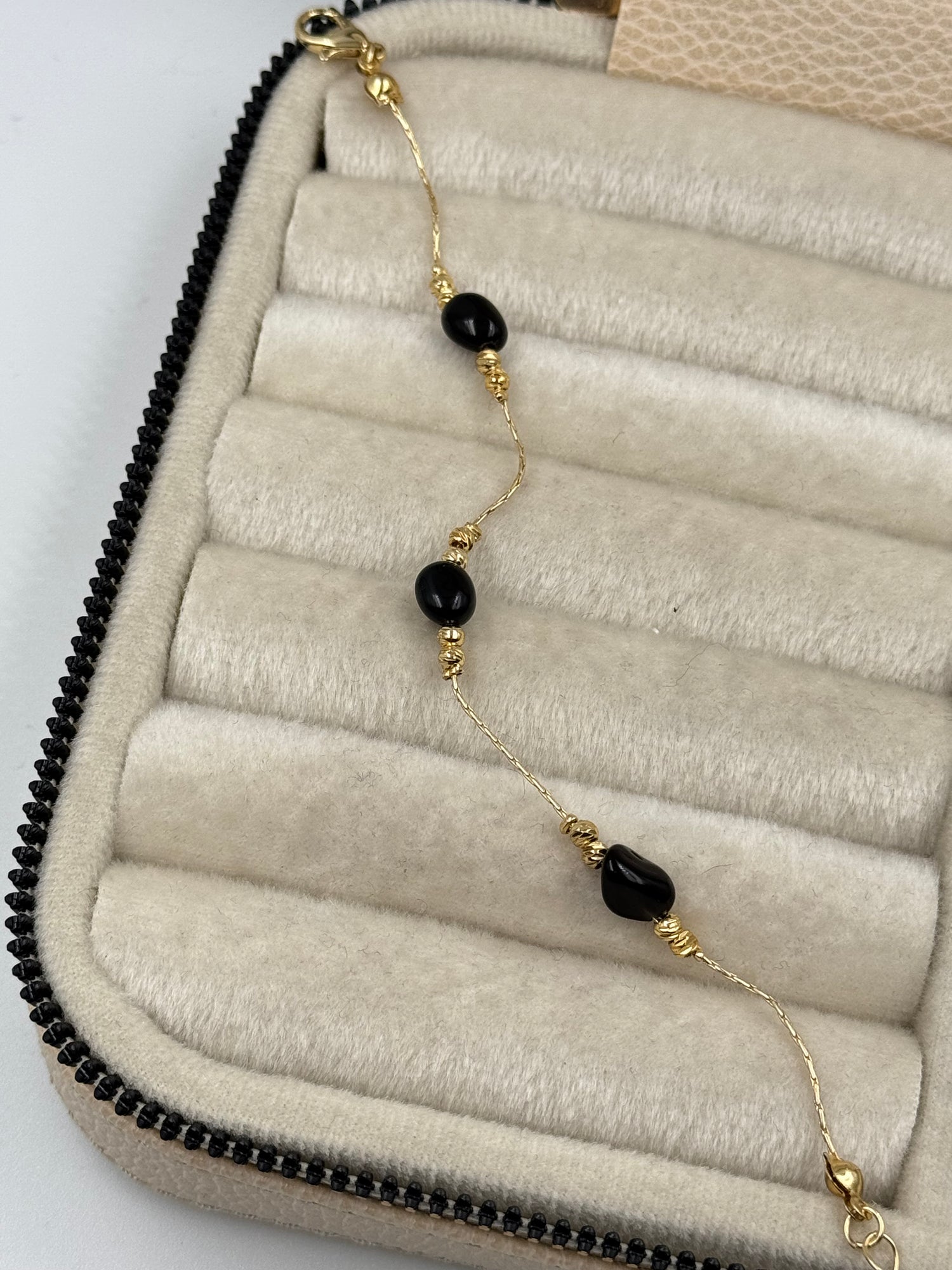 SİYARE SİYAH DOĞAL TAŞLI ALTIN KAPLAMA BİLEKLİK