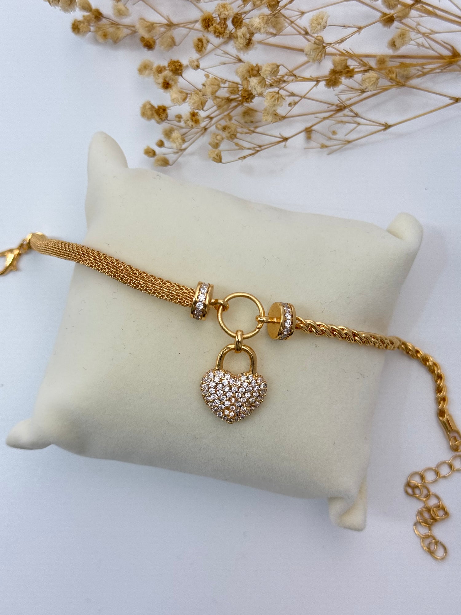 İTHAL KALPLİ KİLİT DETAYLI GOLD BİLEKLİK