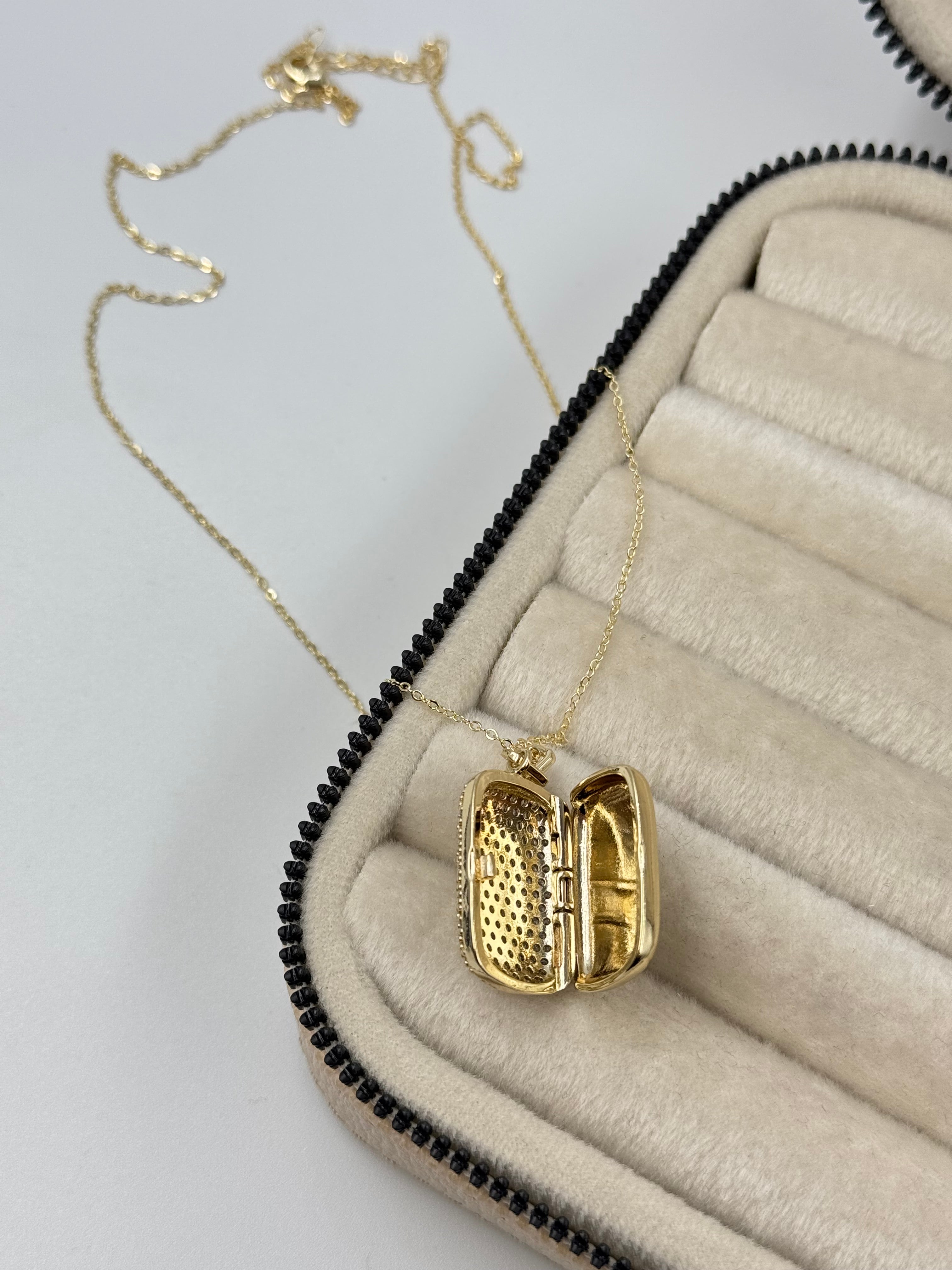 İTHAL KAPAKLI AÇILABİLİR RESİMLİKLİ ZİRKON TAŞLI UZUN GOLD KOLYE