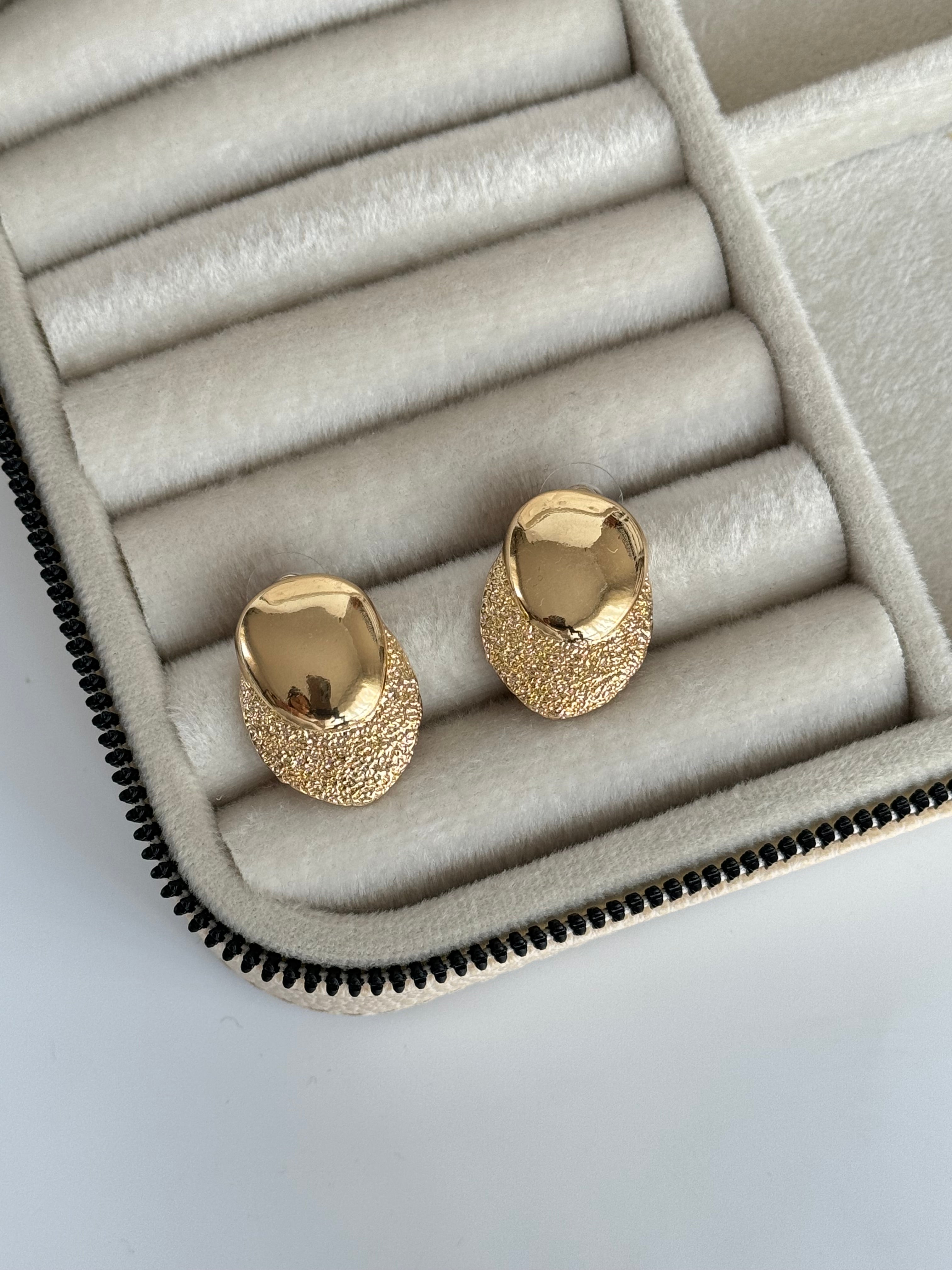 İTHAL DETAYLI GOLD KÜPE