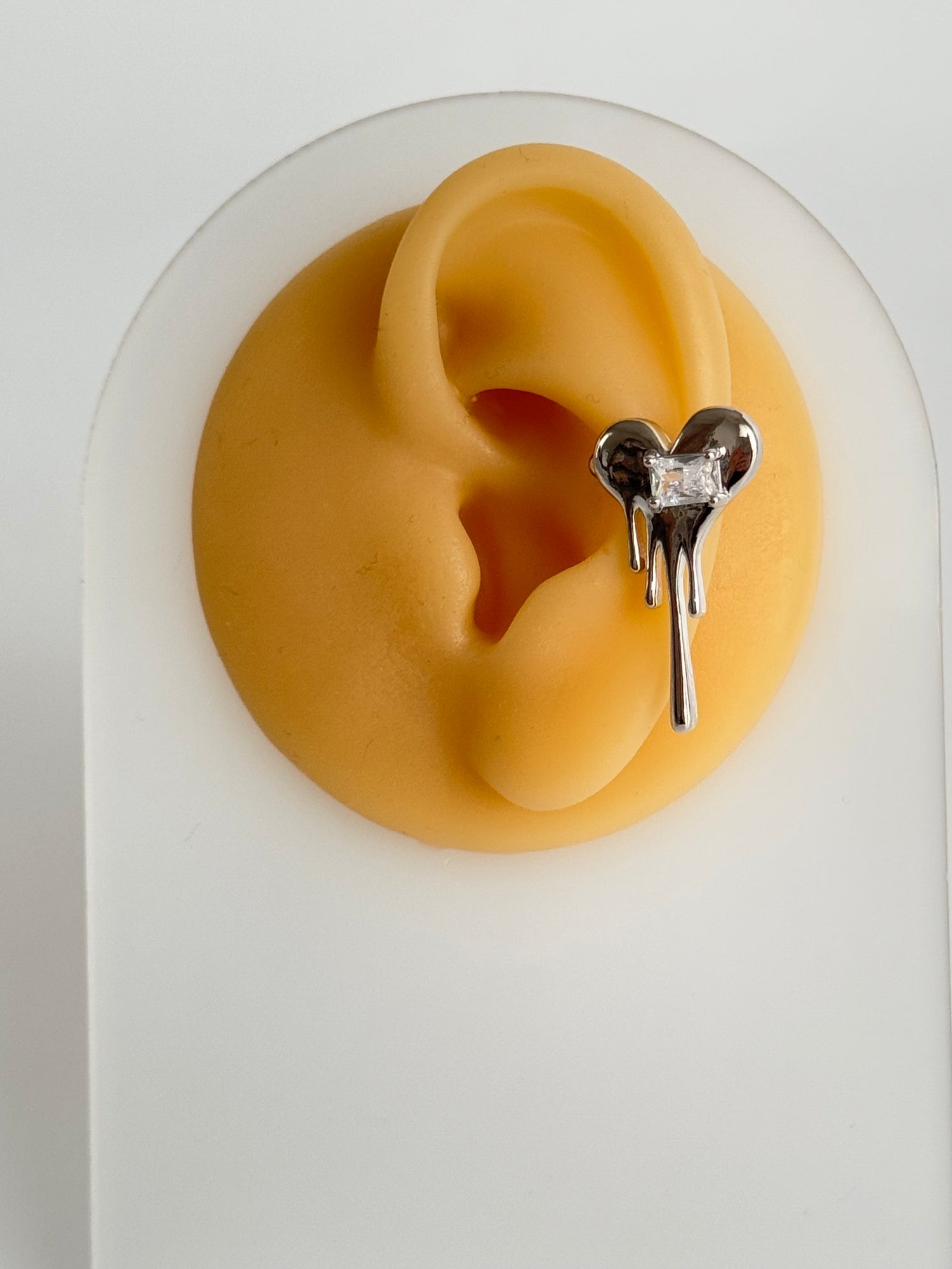 İTHAL KALP DETAYLI SİLVER KIKIRDAK KÜPE EARCUFF