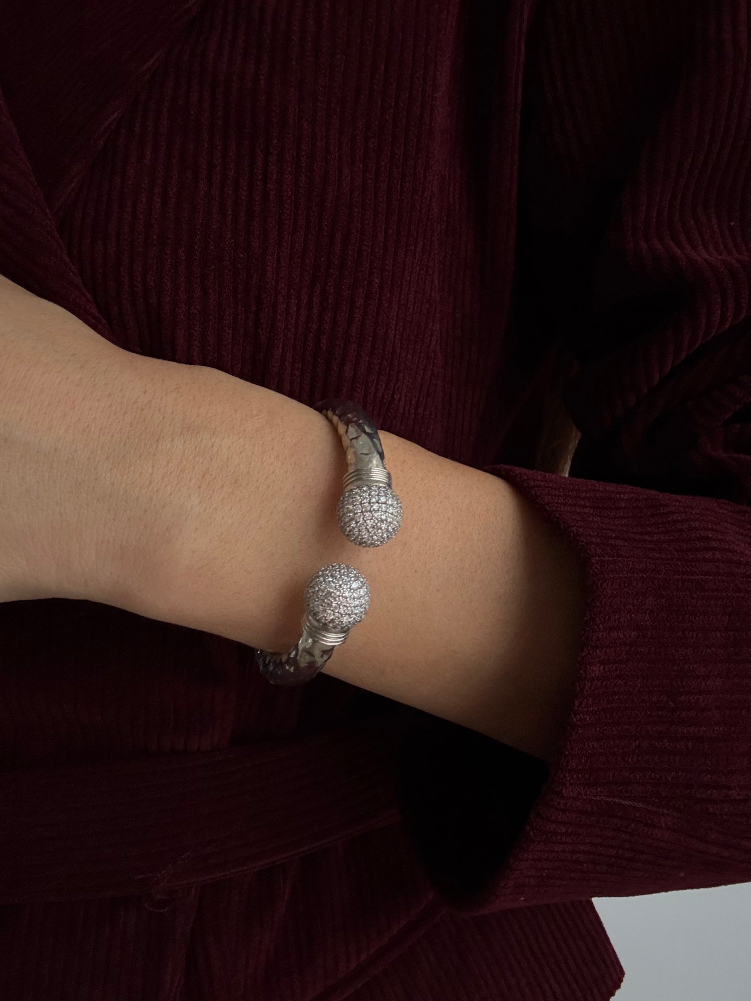 FİRAZ ALTIN KAPLAMA TAŞLI AYARLANABİLİR SİLVER KELEPÇE BİLEKLİK