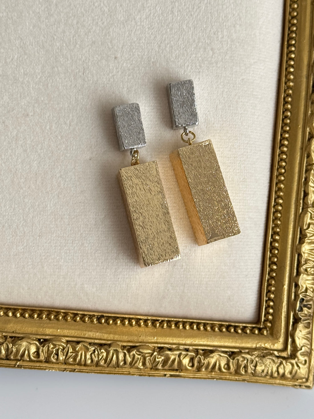 İTHAL GEOMETRİK DETAYLI KÜPE