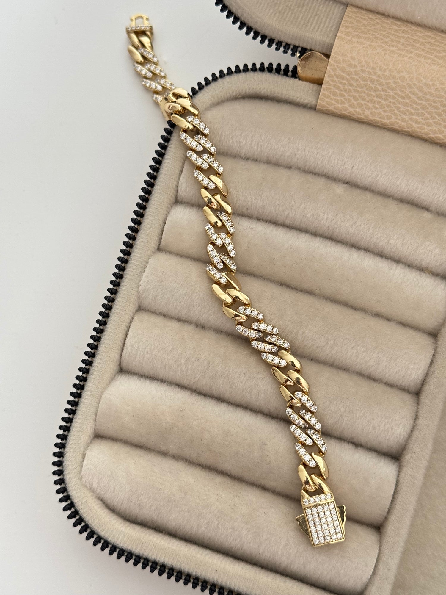 İTHAL TAŞ DETAYLI GURMET GOLD BİLEKLİK