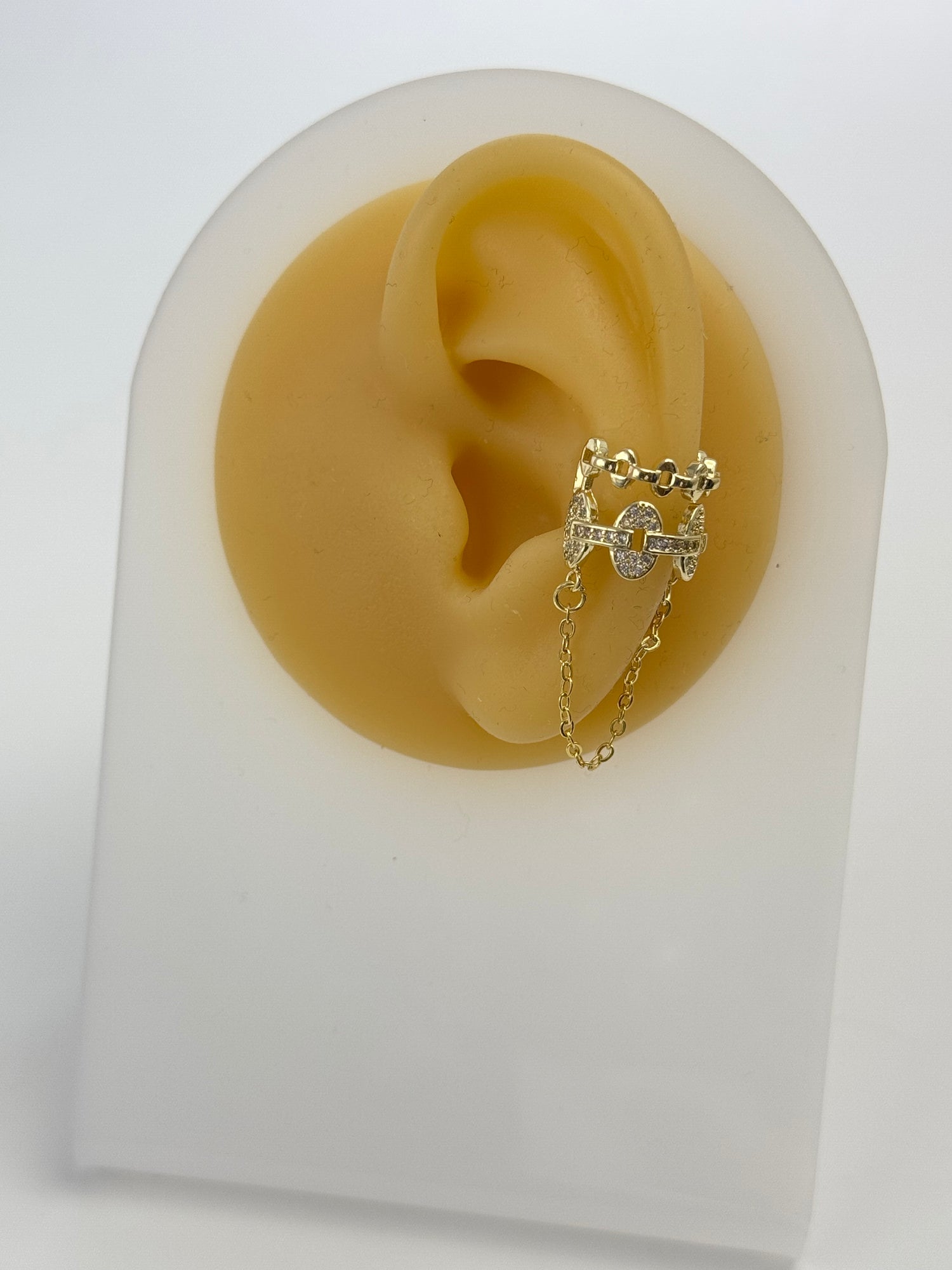 İTHAL TAŞ DETAYLI GOLD SOL KULAK KIKIRDAK KÜPE EARCUFF