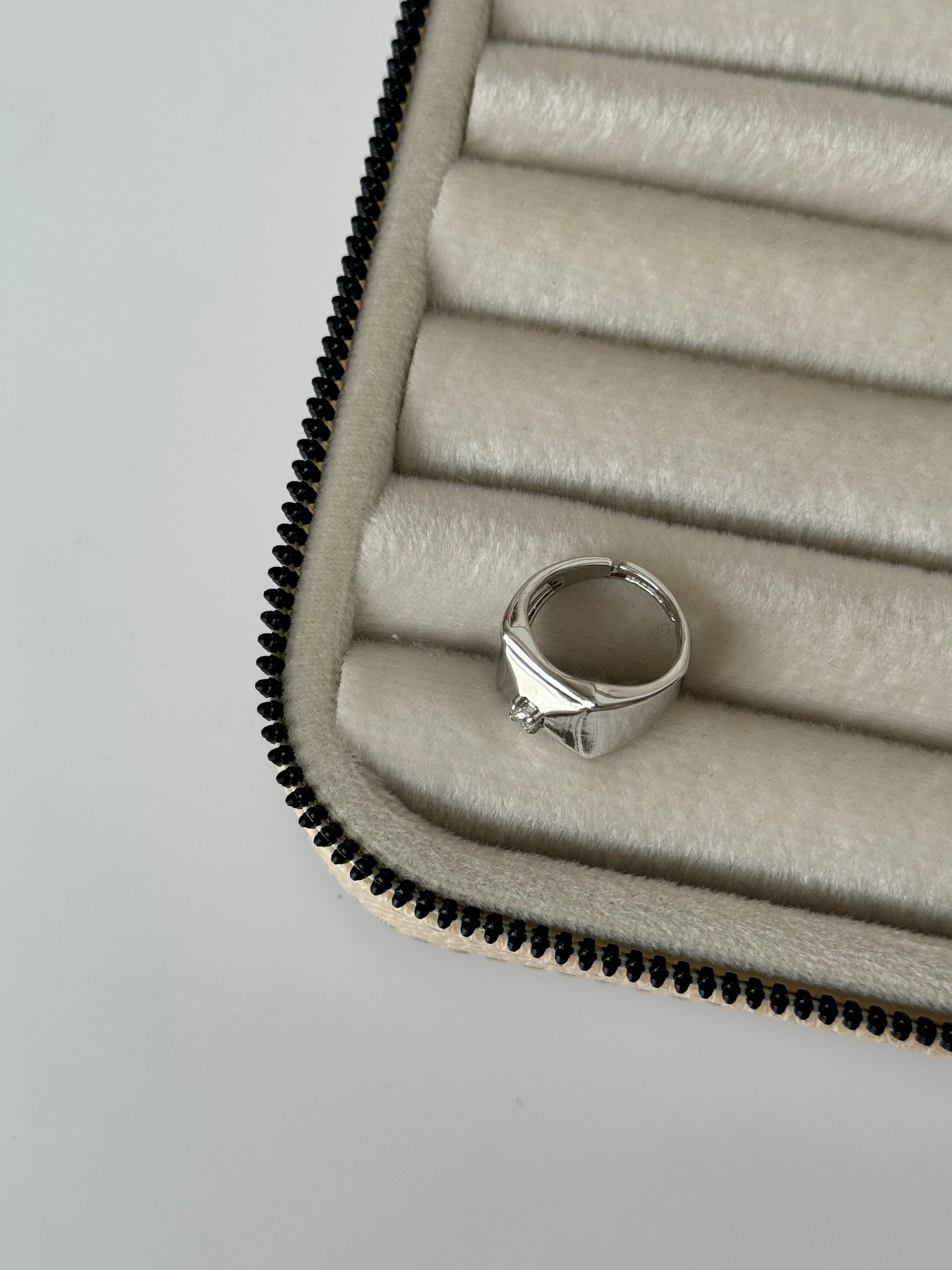 İTHAL TAŞLI KARE SİLVER SERÇE PARMAK AYARLANABİLİR YÜZÜK