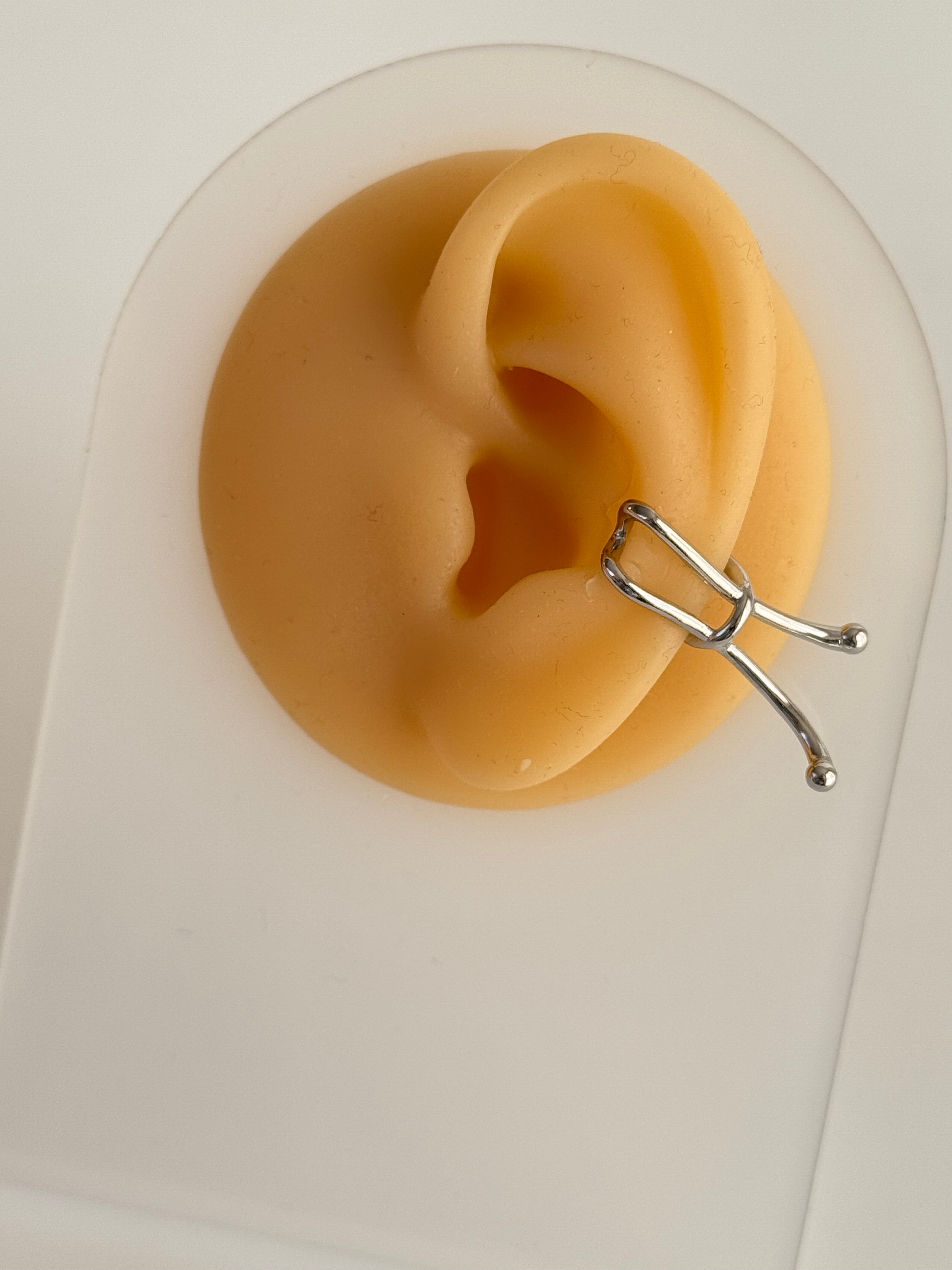 İTHAL DETAYLI SİLVER KIKIRDAK KÜPE EARCUFF