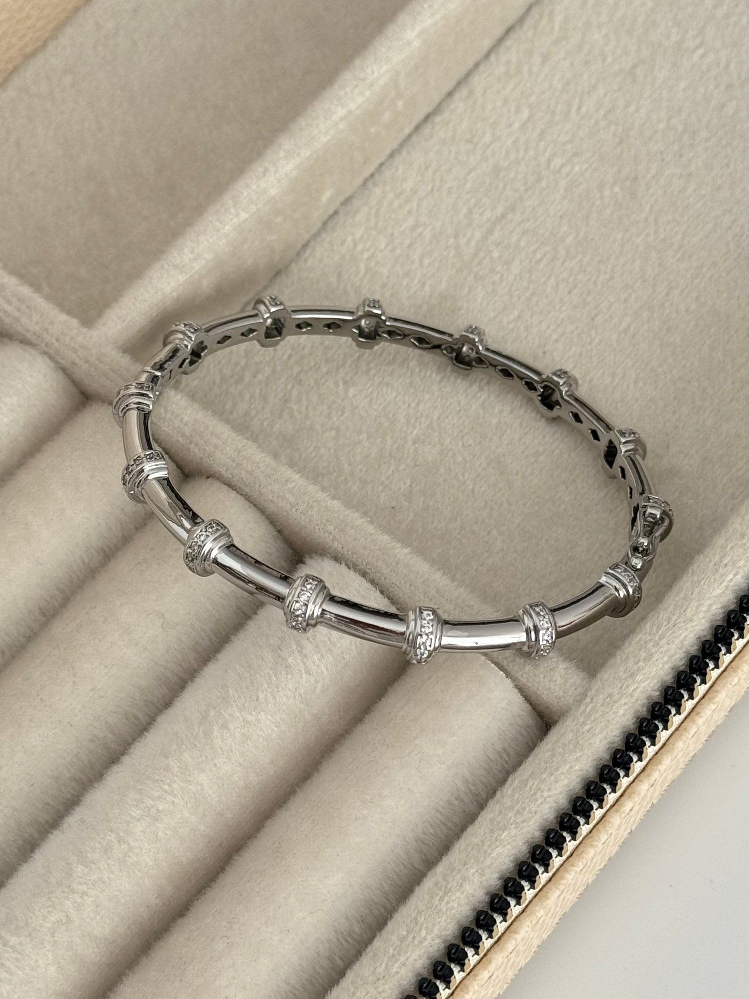 İTHAL TAŞ DETAYLI SİLVER BİLEZİK