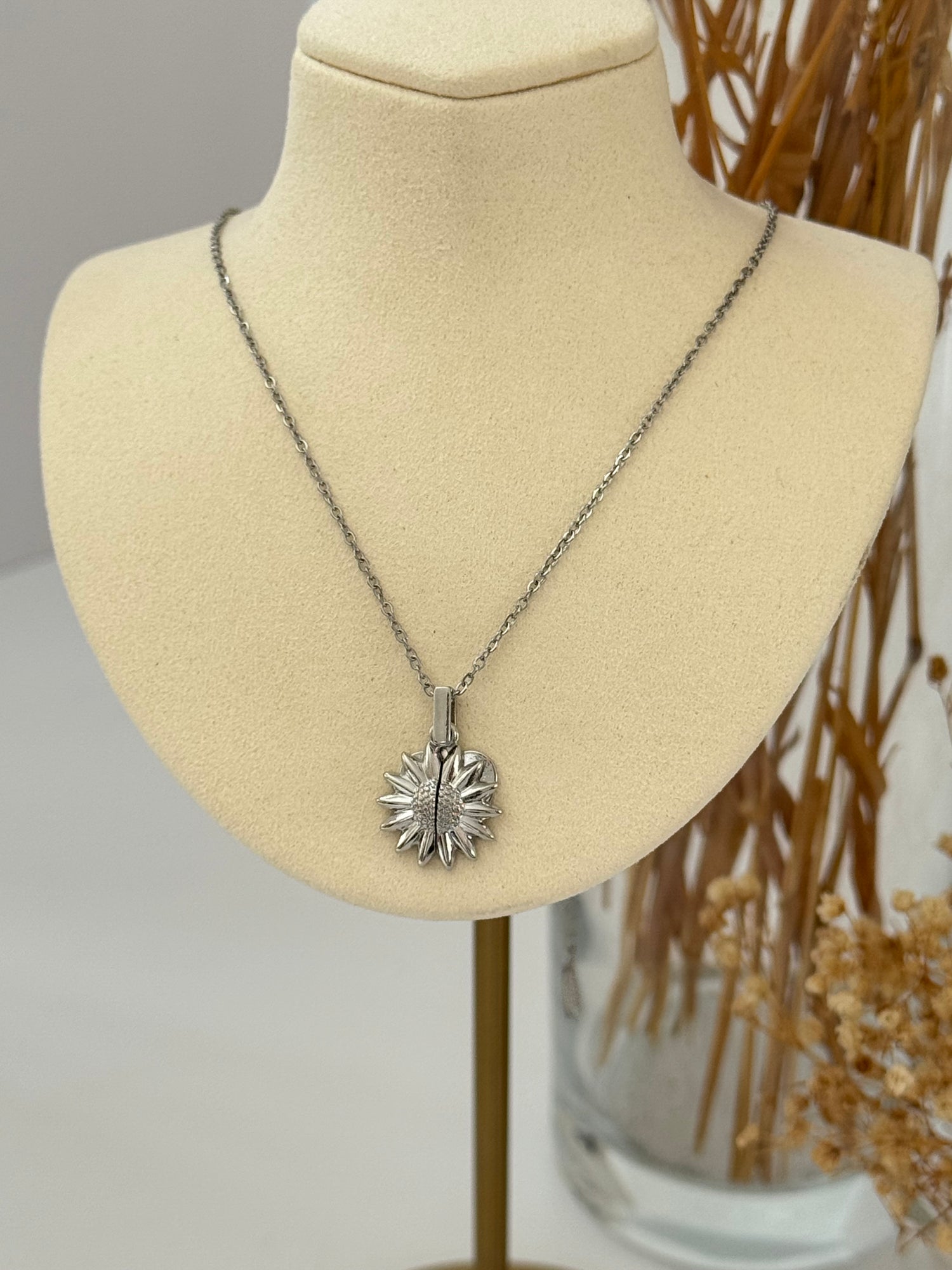 ÇİÇEKLİ AÇILABİLİR KALP DETAYLI SİLVER ÇELİK KOLYE