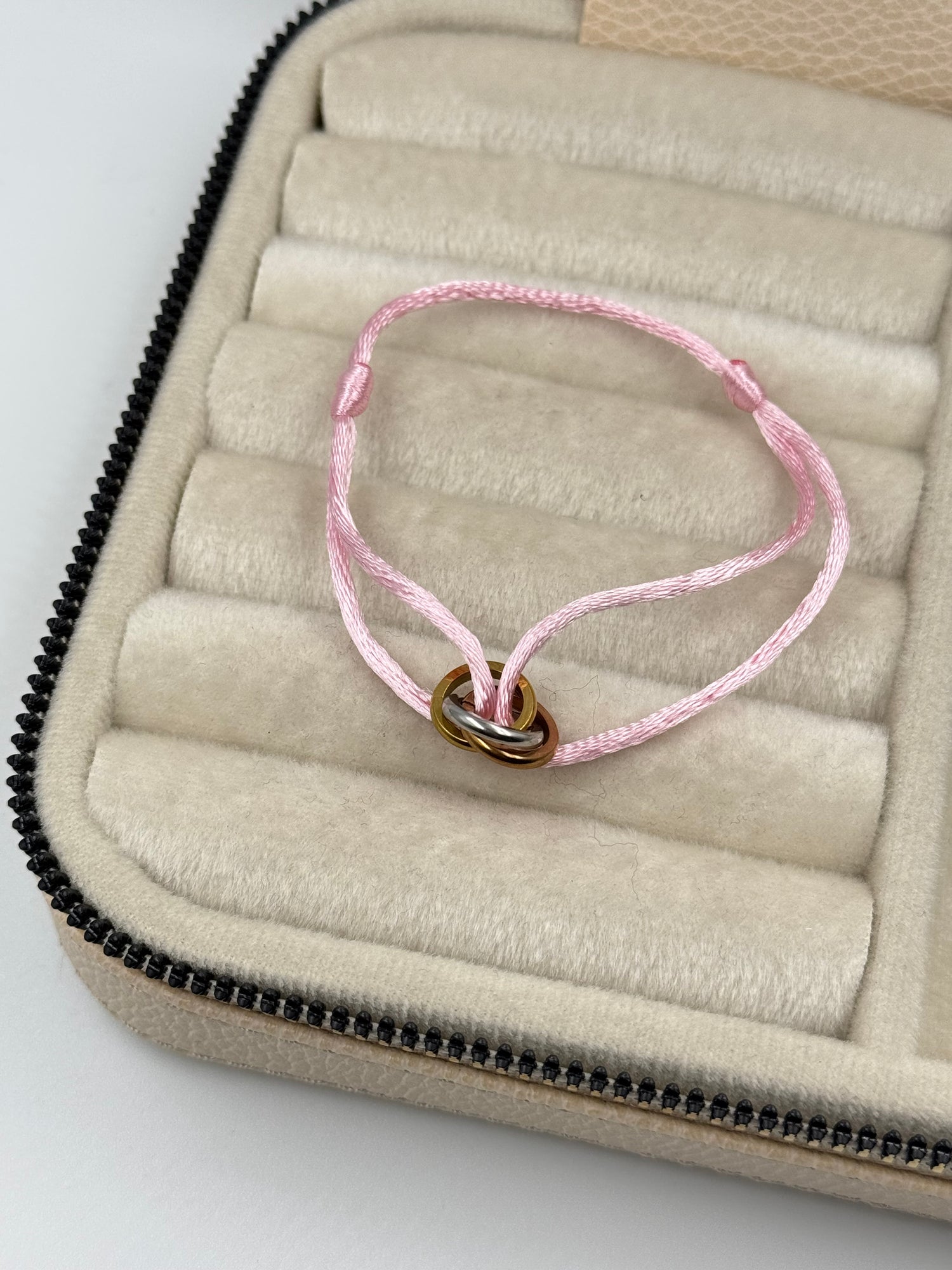 MARO MARKA MODEL PEMBE İPLİ AYARLANABİLİR BİLEKLİK