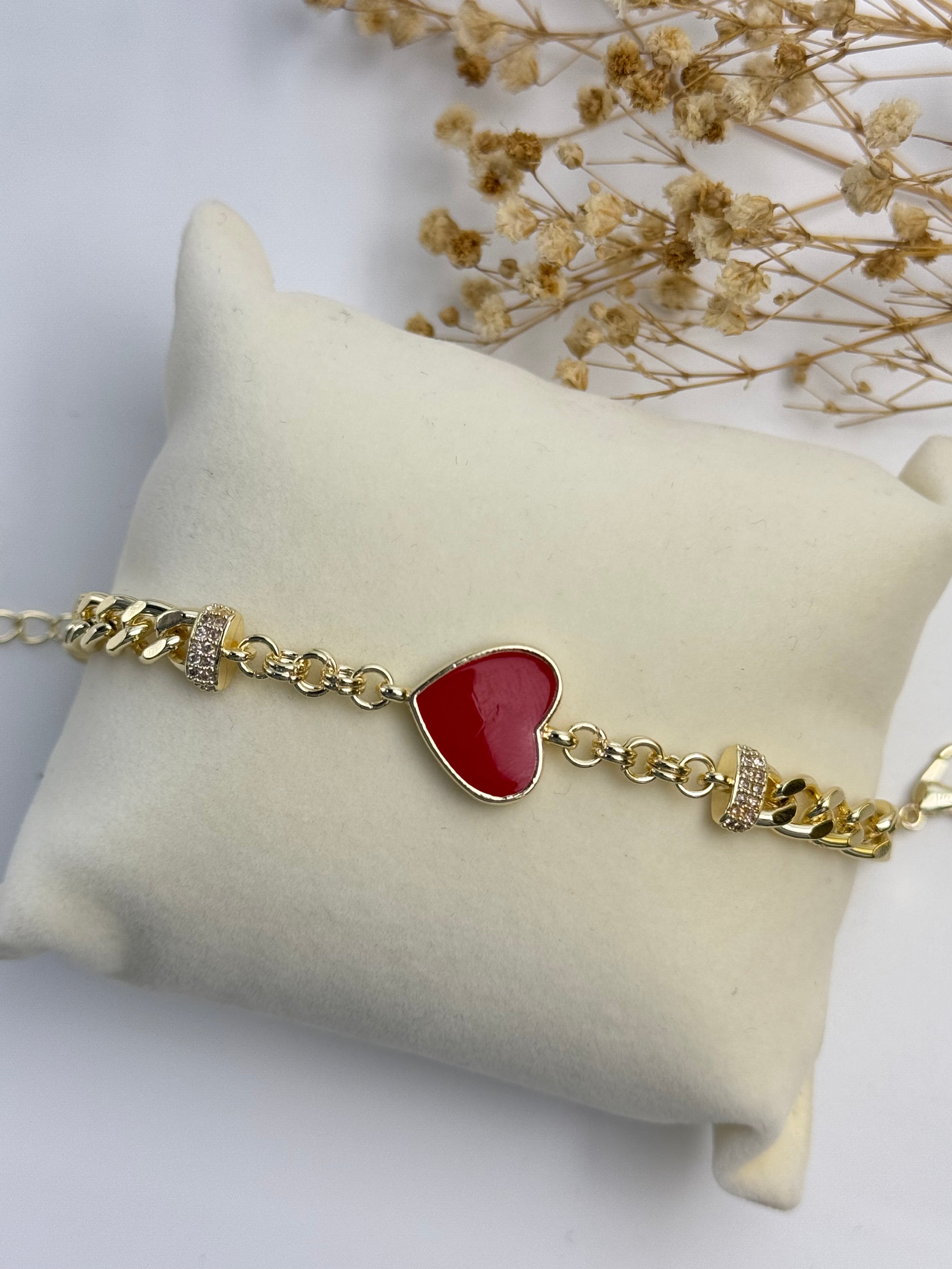 İTHAL KIRMIZI KALP DETAYLI BİLEKLİK