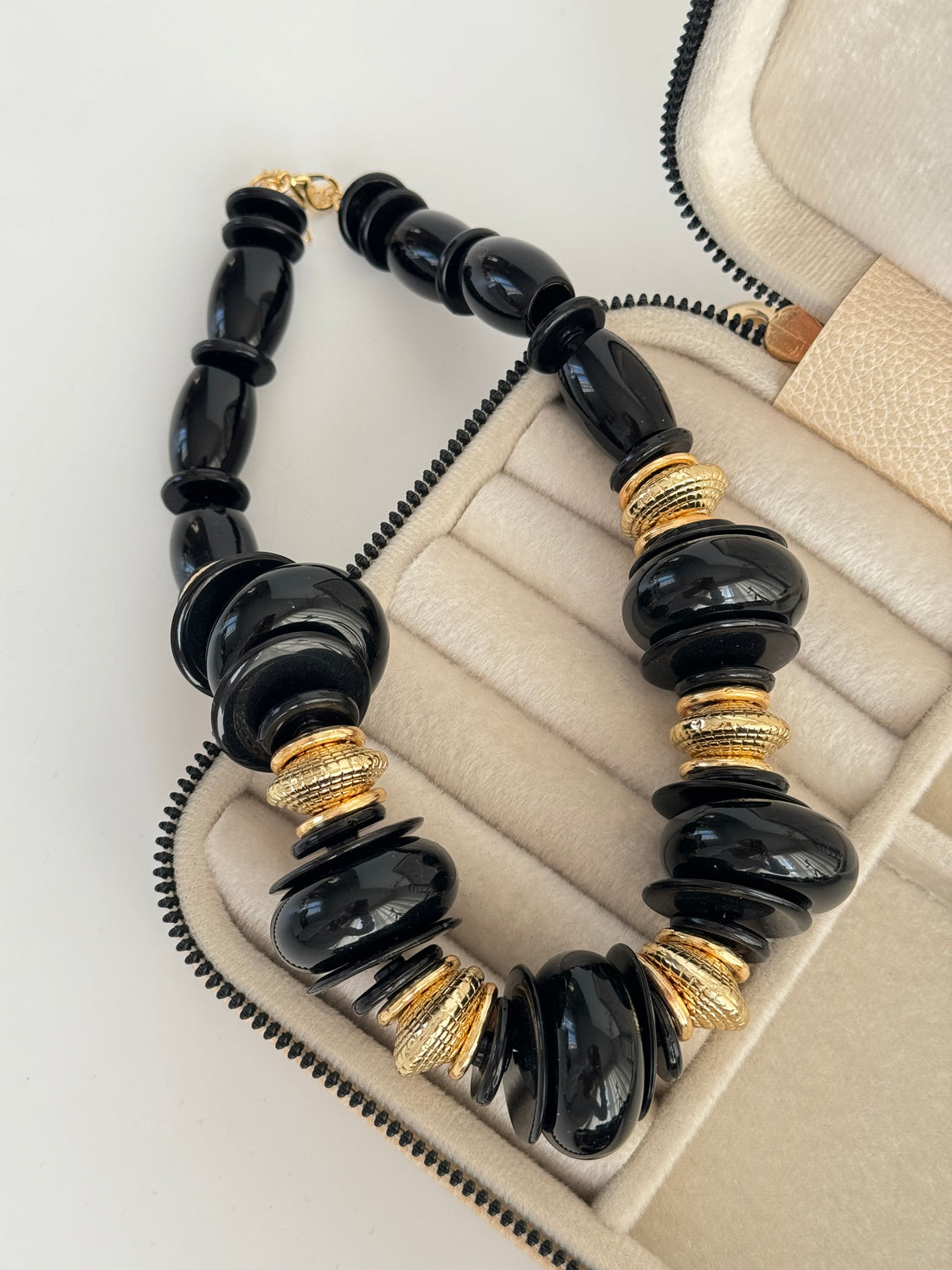 İTHAL SİYAH BONCUK KOLYE